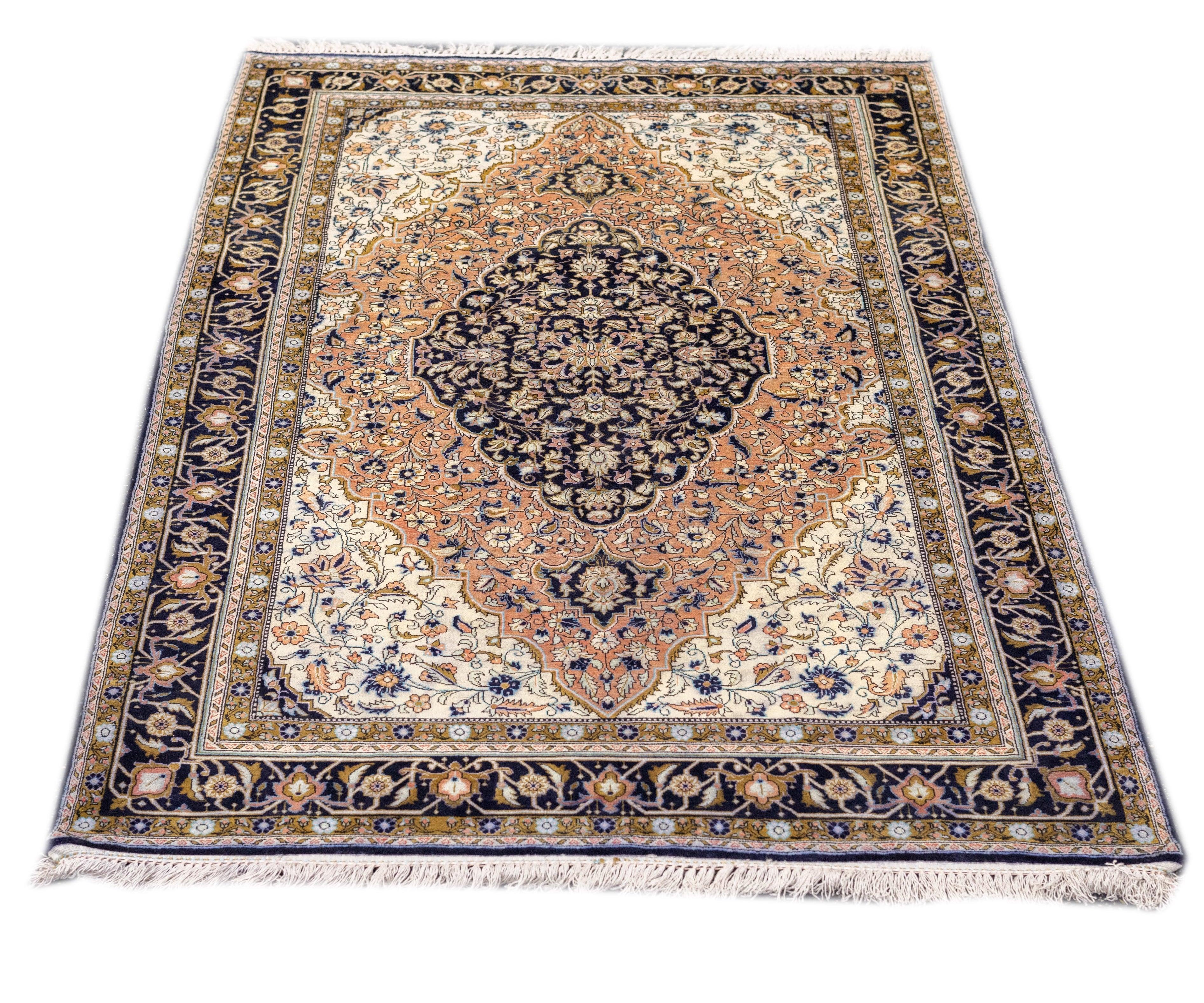 Tappeto Qum in seta persiana estremamente pregiata 3'6'' x 6'0'' in vendita 3