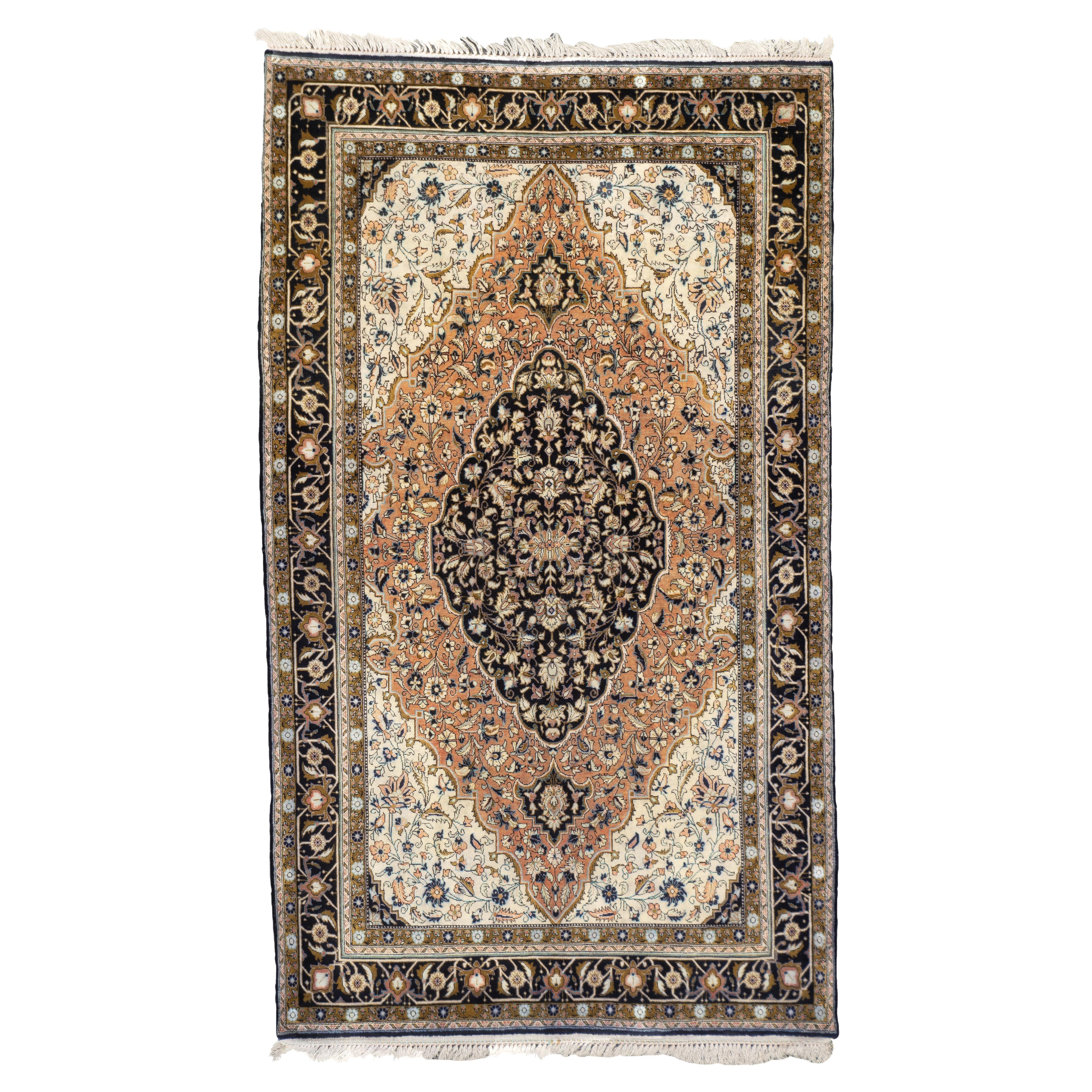 Tappeto Qum in seta persiana estremamente pregiata 3'6'' x 6'0''