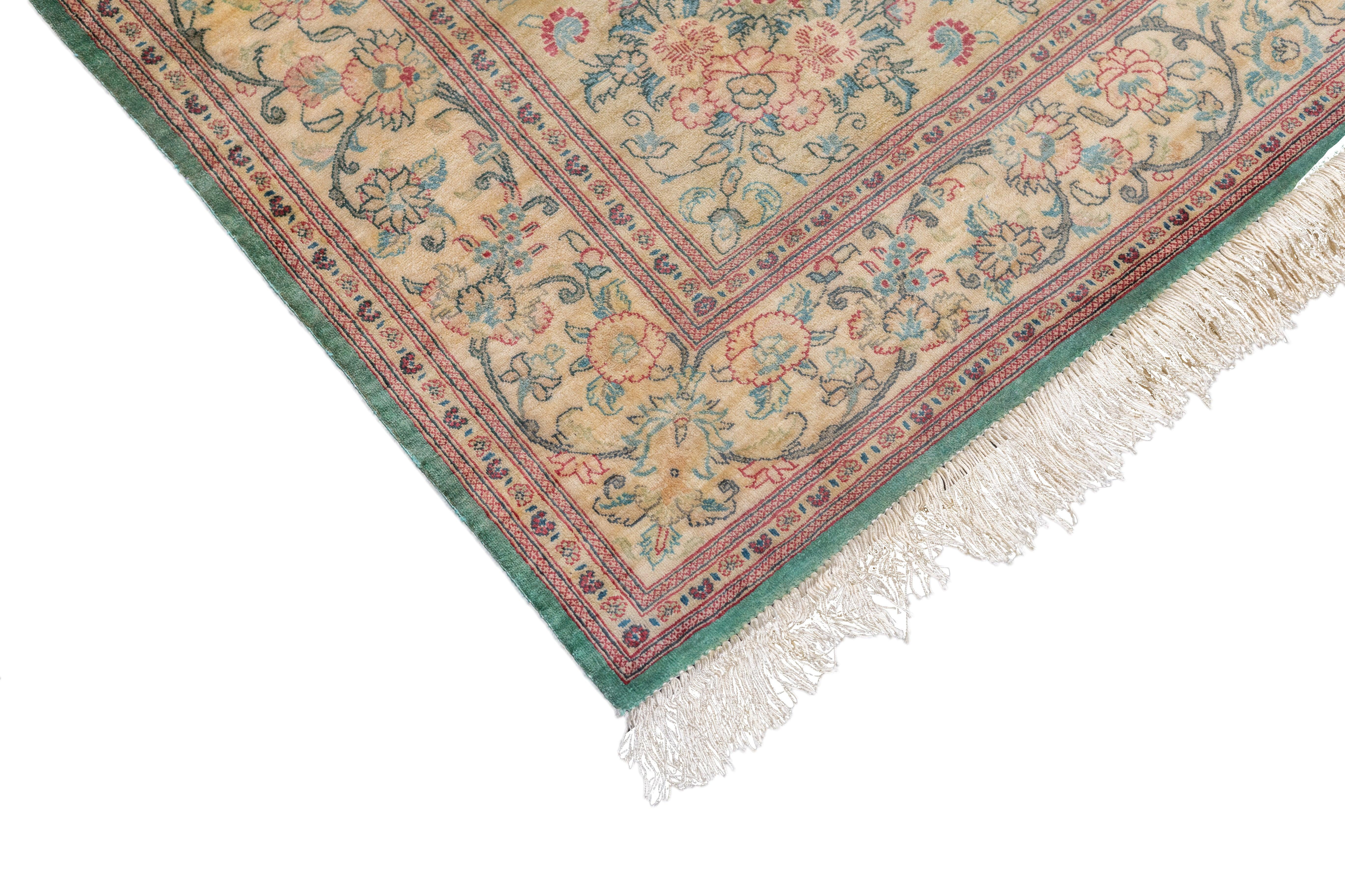 Persiano Tappeto Qum in seta persiana estremamente fine 4'3'' x 6'6'' in vendita
