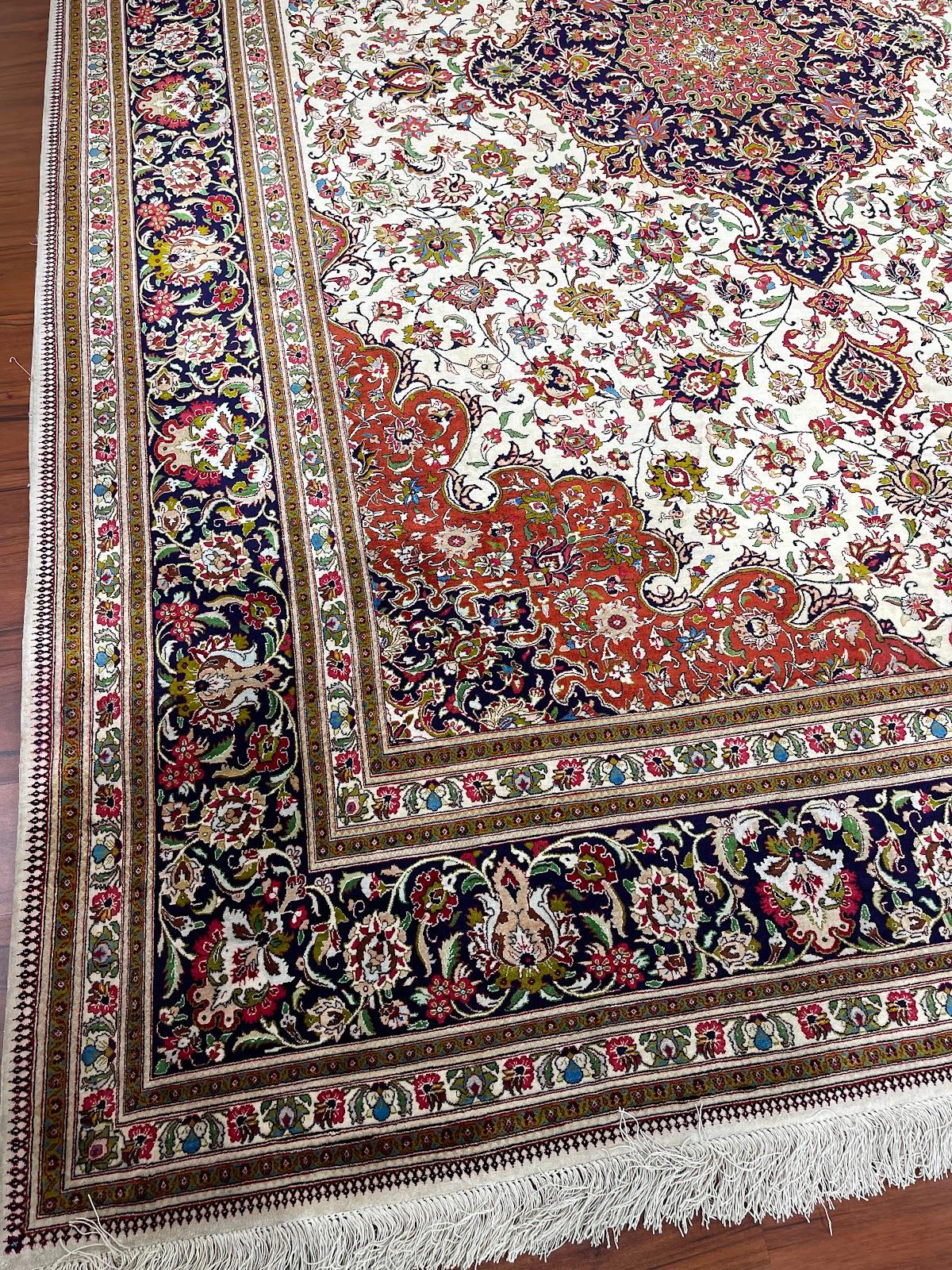 Tabriz Tapis/Carpet en soie persane extrêmement raffinée : en vente