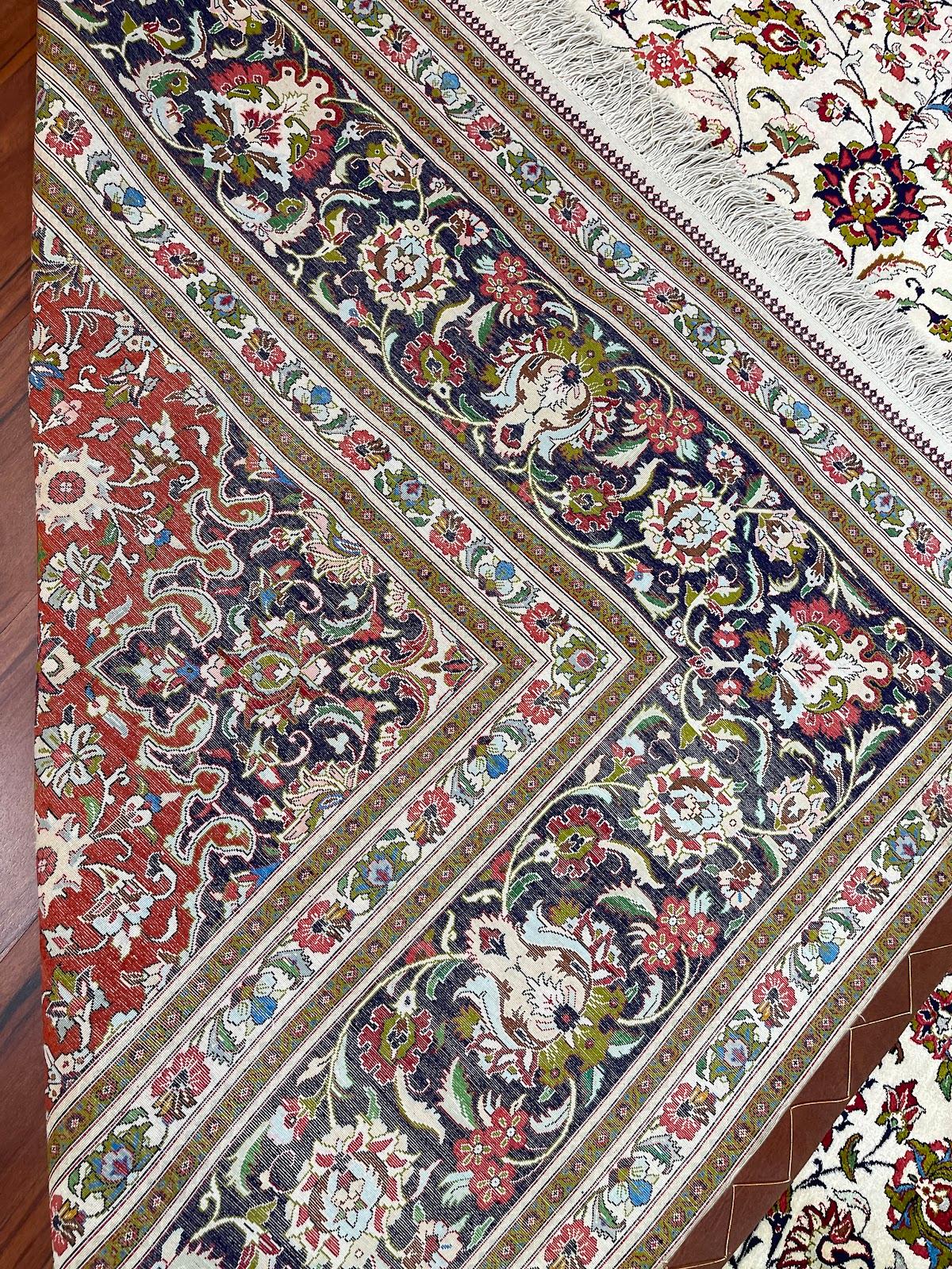 Noué à la main Tapis/Carpet en soie persane extrêmement raffinée : en vente