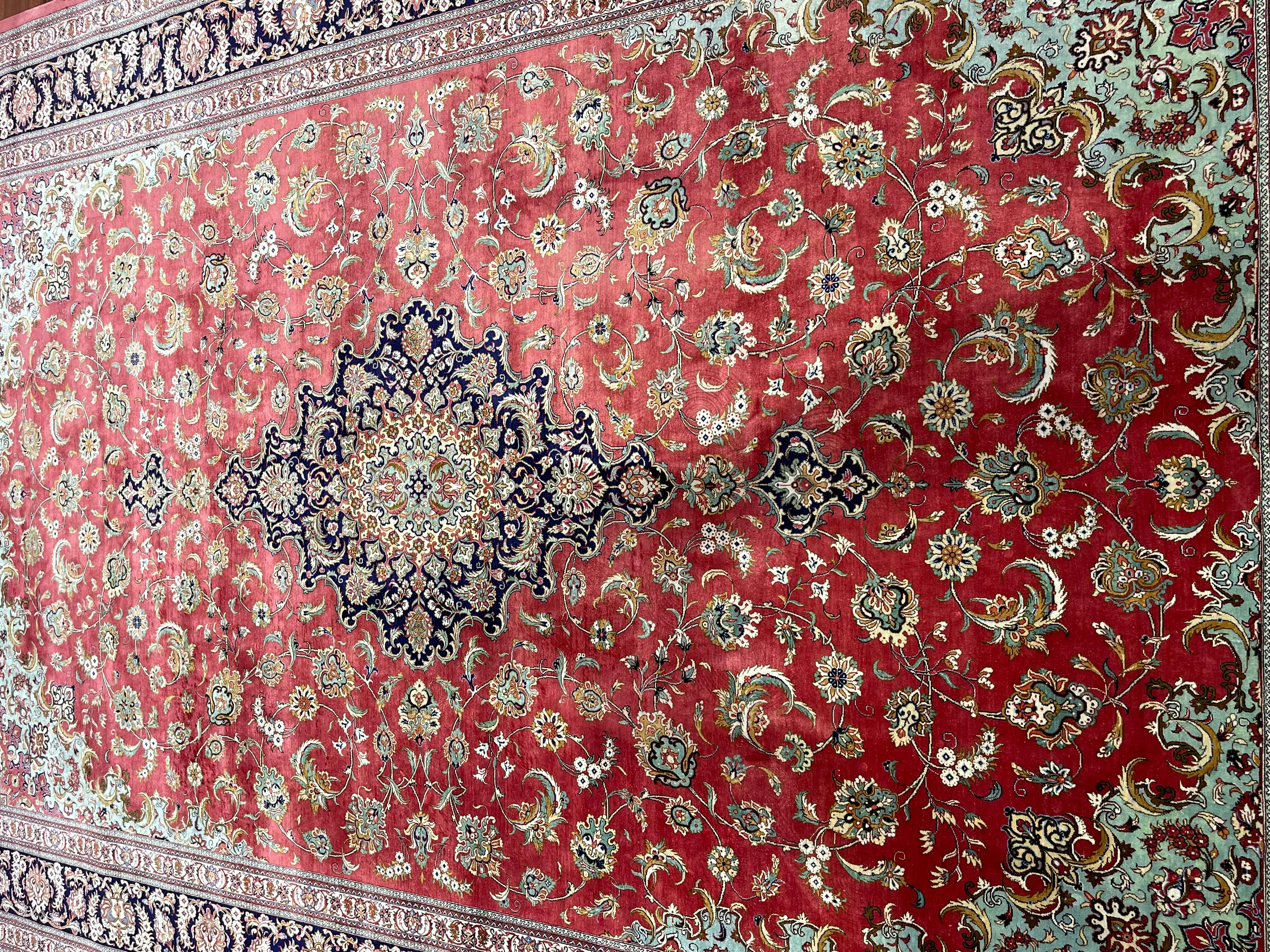 Alfombra de seda persa Qum extremadamente fina en Excelente estado para la venta en Gainesville, VA