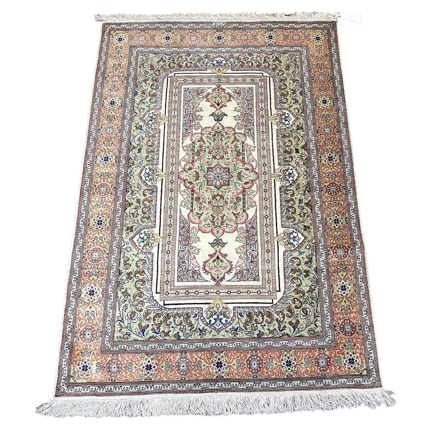 Tapis/Carpet en soie persane extrêmement raffiné en vente