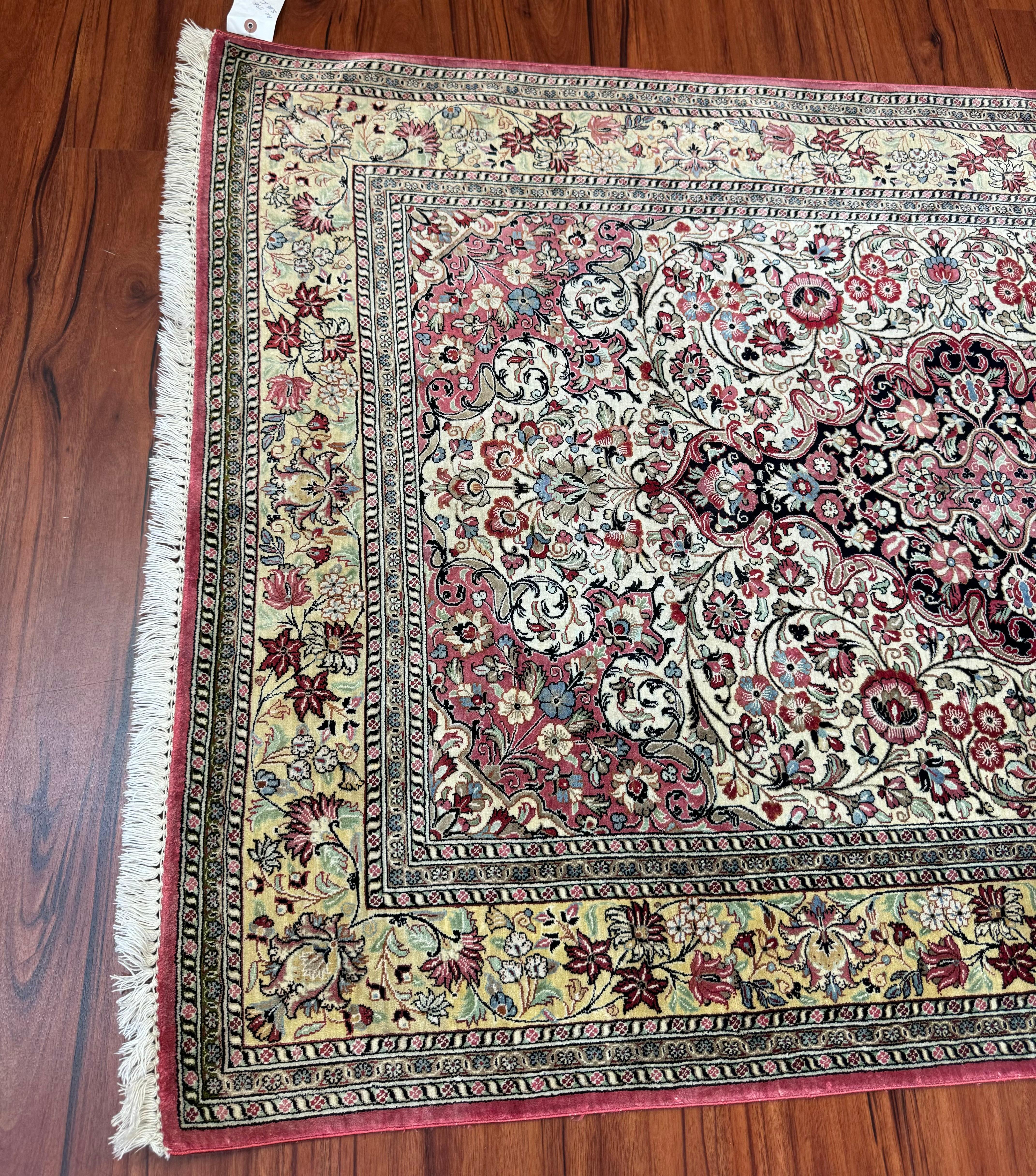 Extremely Fine Persian Silk Qum Rug In Excellent Condition For Sale In Gainesville, VA