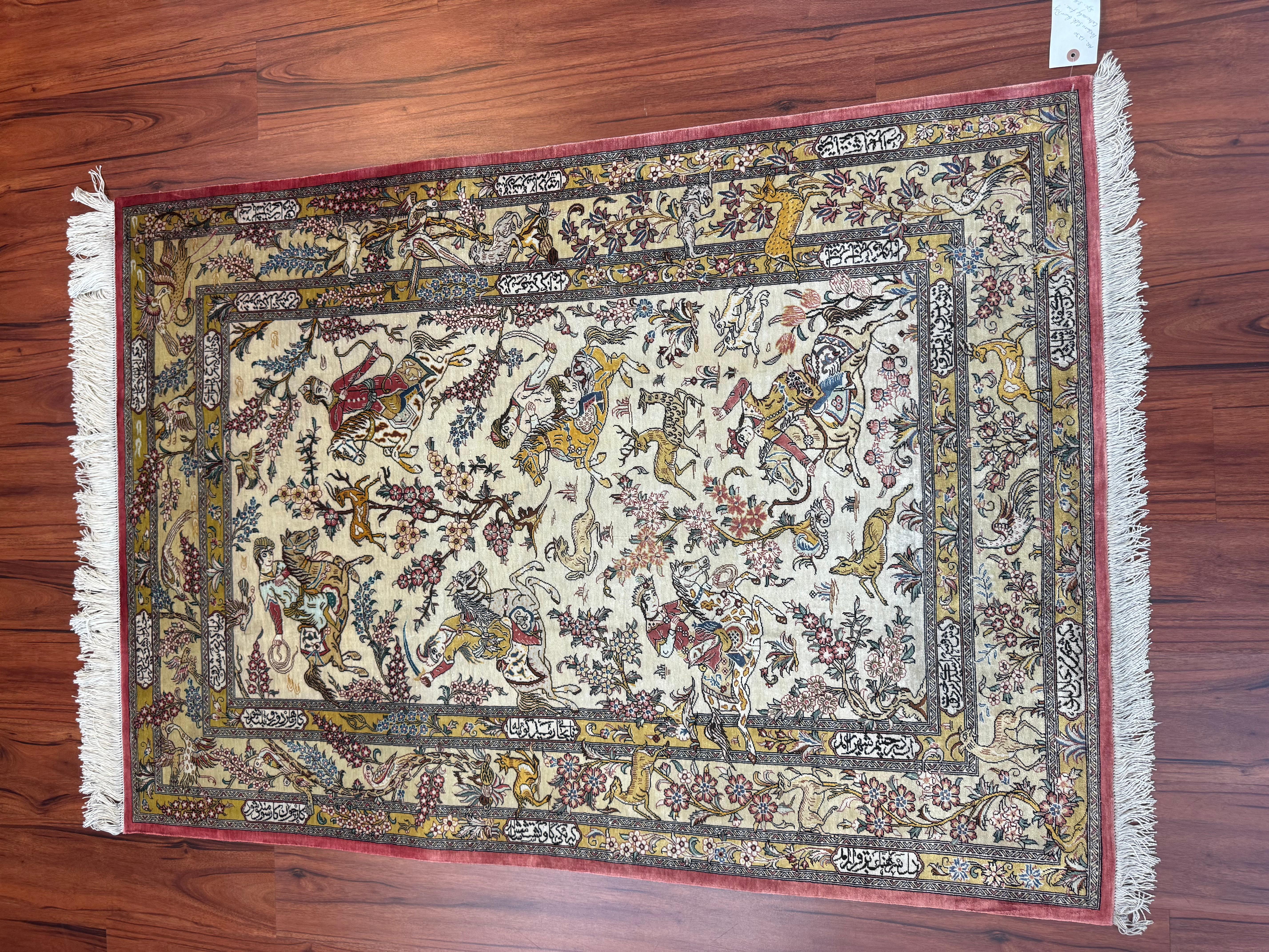 Tabriz Tappeto Qum di seta persiano estremamente pregiato Design/One di caccia in vendita