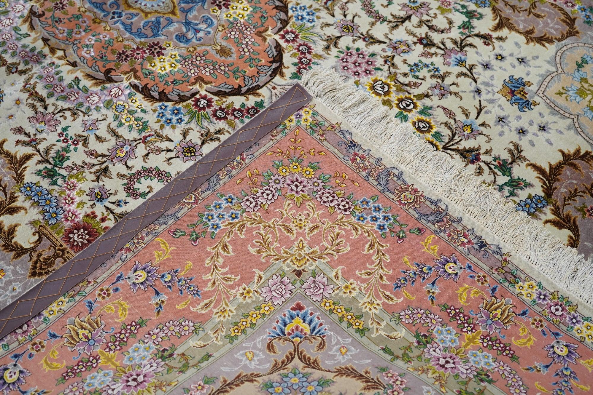 Estremamente fine Tabriz persiano 70 Raj. Lana e seta con un tappeto a base di seta in vendita 2