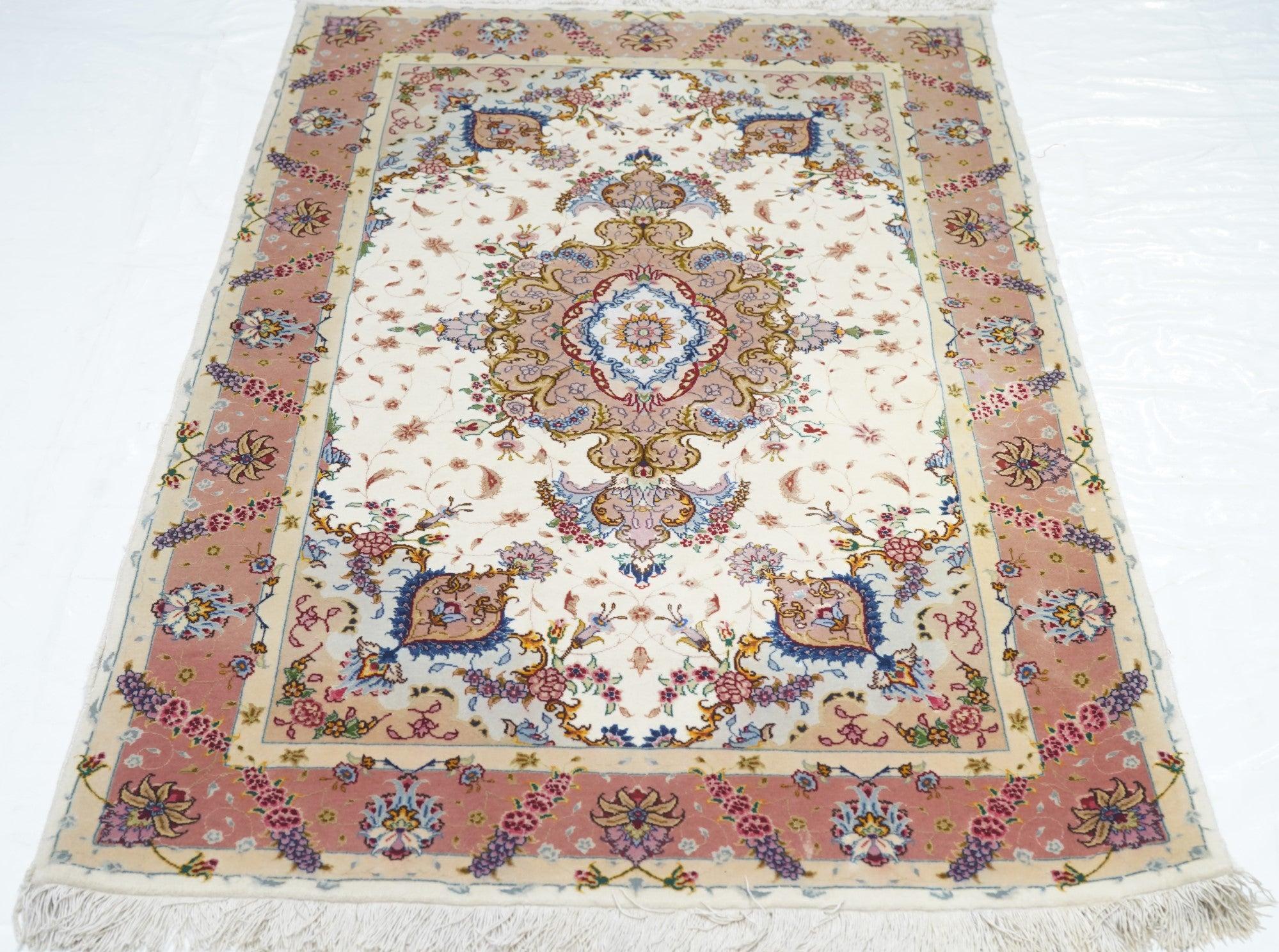 Tappeto persiano Tabriz in lana e seta, estremamente fine, 3'4'' x 5'2'' in vendita 2
