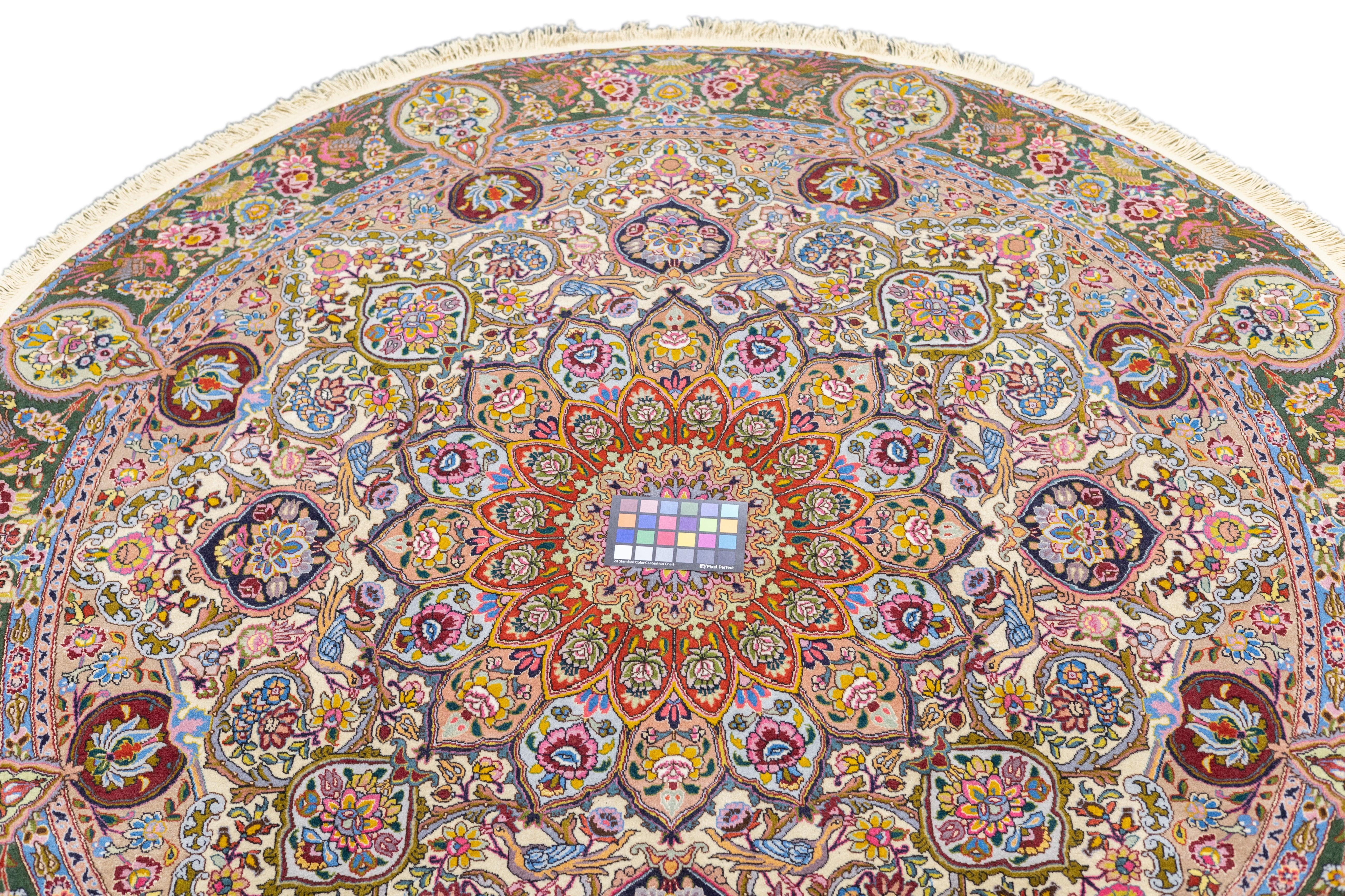 Tappeto persiano Tabriz estremamente fine in lana e seta 5'11'' x 5'11'' in vendita 4