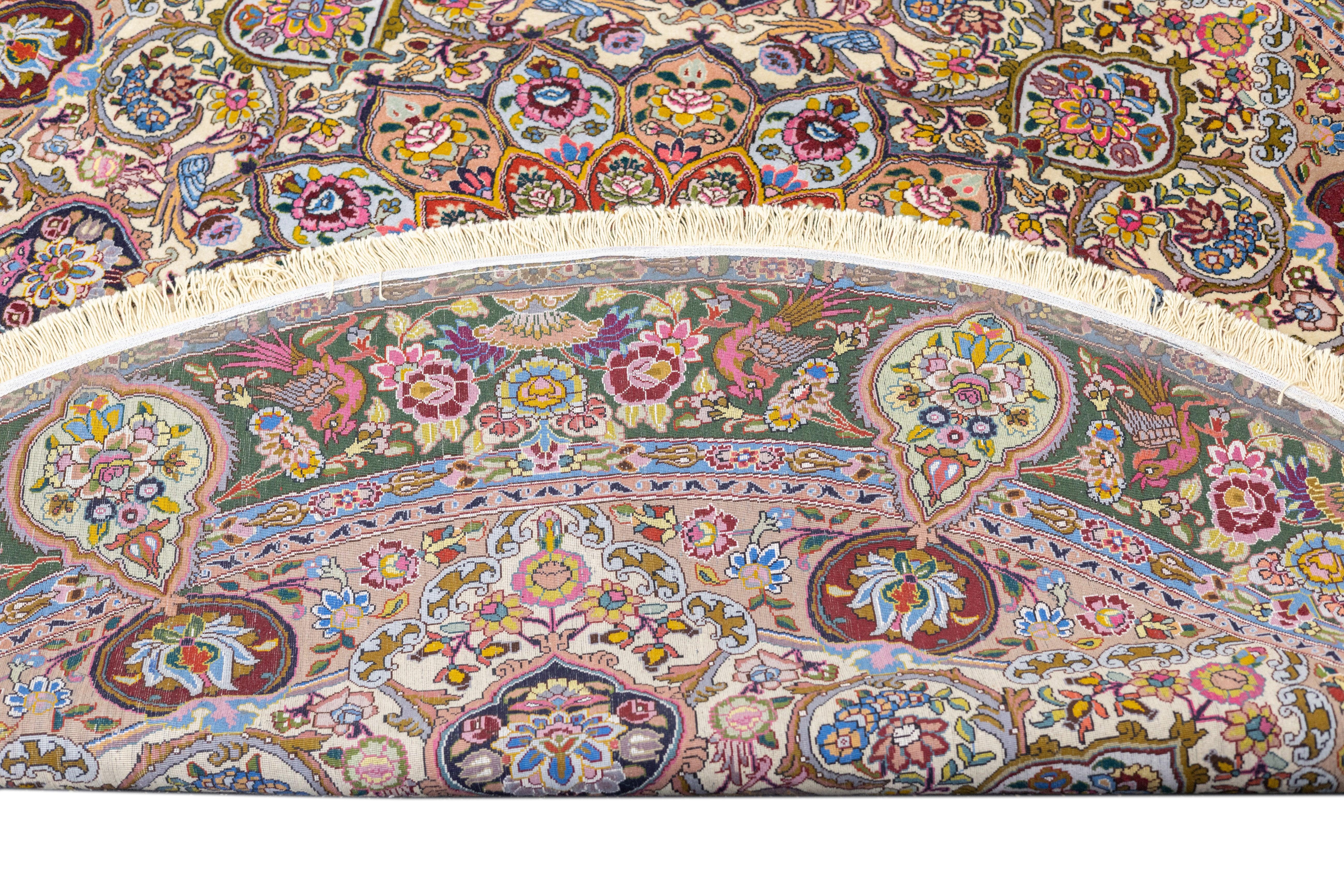 Tappeto persiano Tabriz estremamente fine in lana e seta 5'11'' x 5'11'' in vendita 5