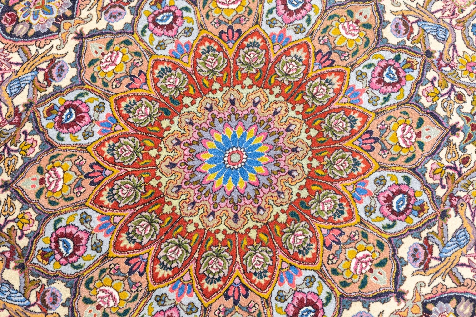Tappeto persiano Tabriz estremamente fine in lana e seta 5'11'' x 5'11'' in vendita 3