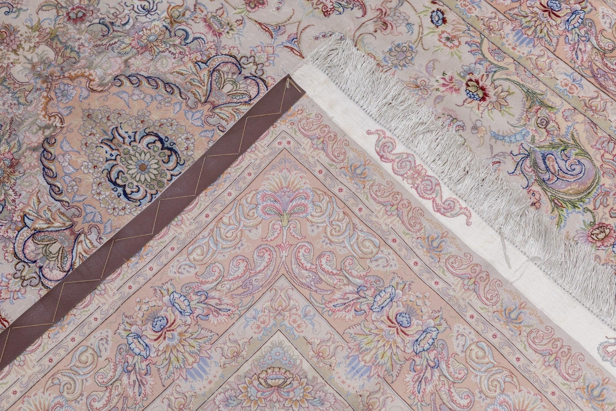 Tappeto persiano Tabriz estremamente fine in lana e seta 4'11'' x 7'1'' in vendita 4