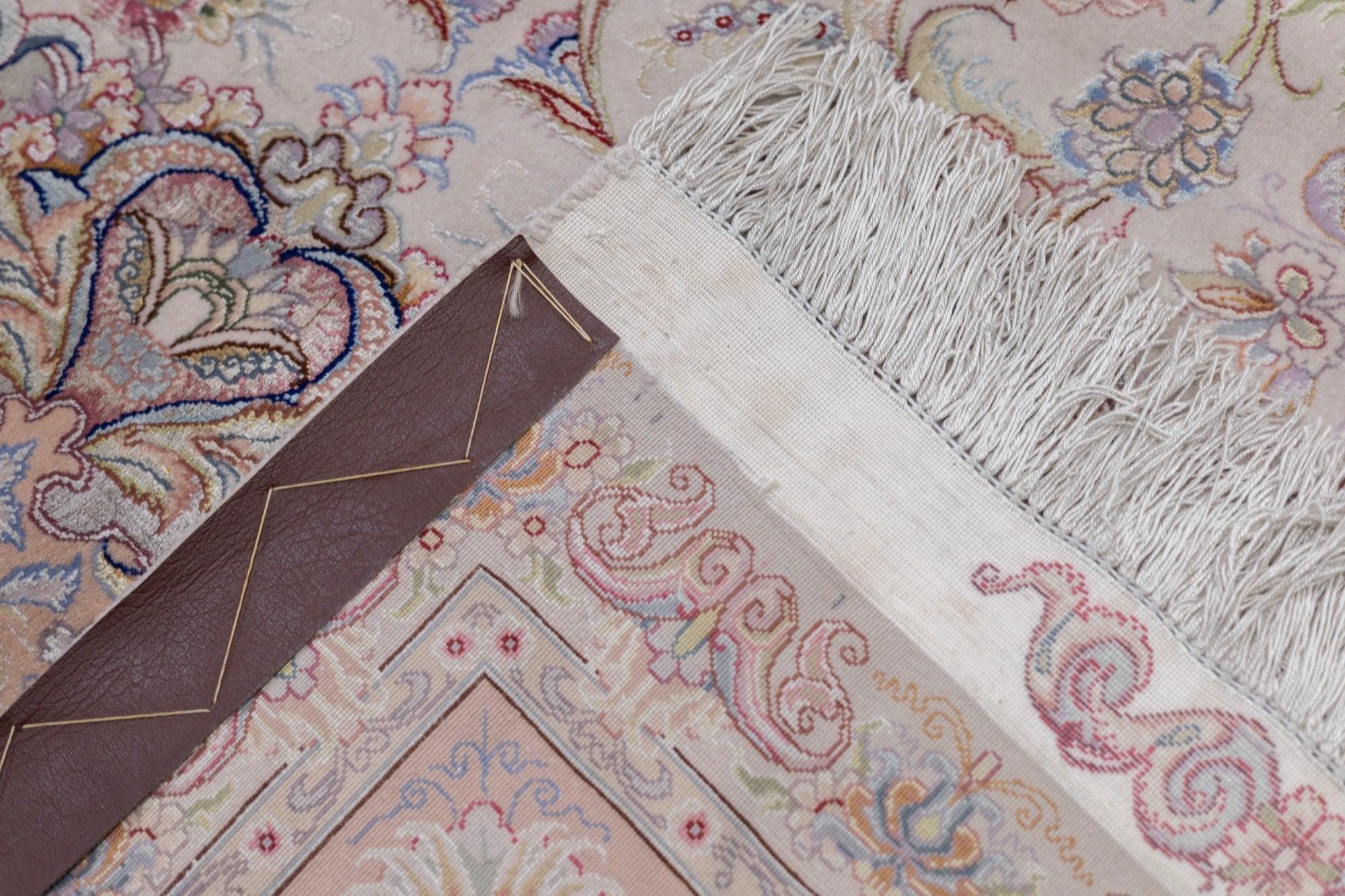 Tappeto persiano Tabriz estremamente fine in lana e seta 4'11'' x 7'1'' in vendita 5