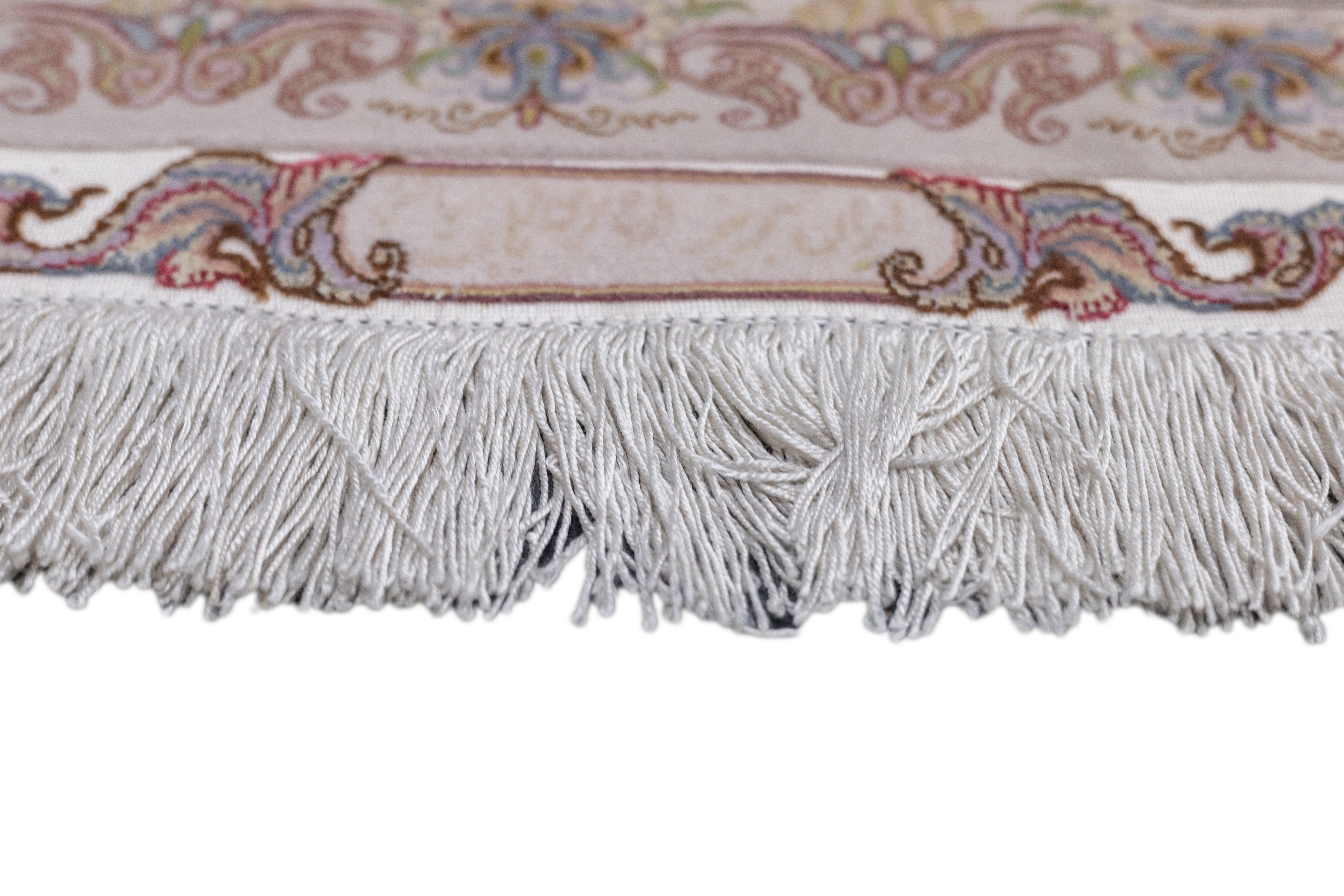 Tappeto persiano Tabriz estremamente fine in lana e seta 4'11'' x 7'1'' In condizioni ottime in vendita a New York, NY