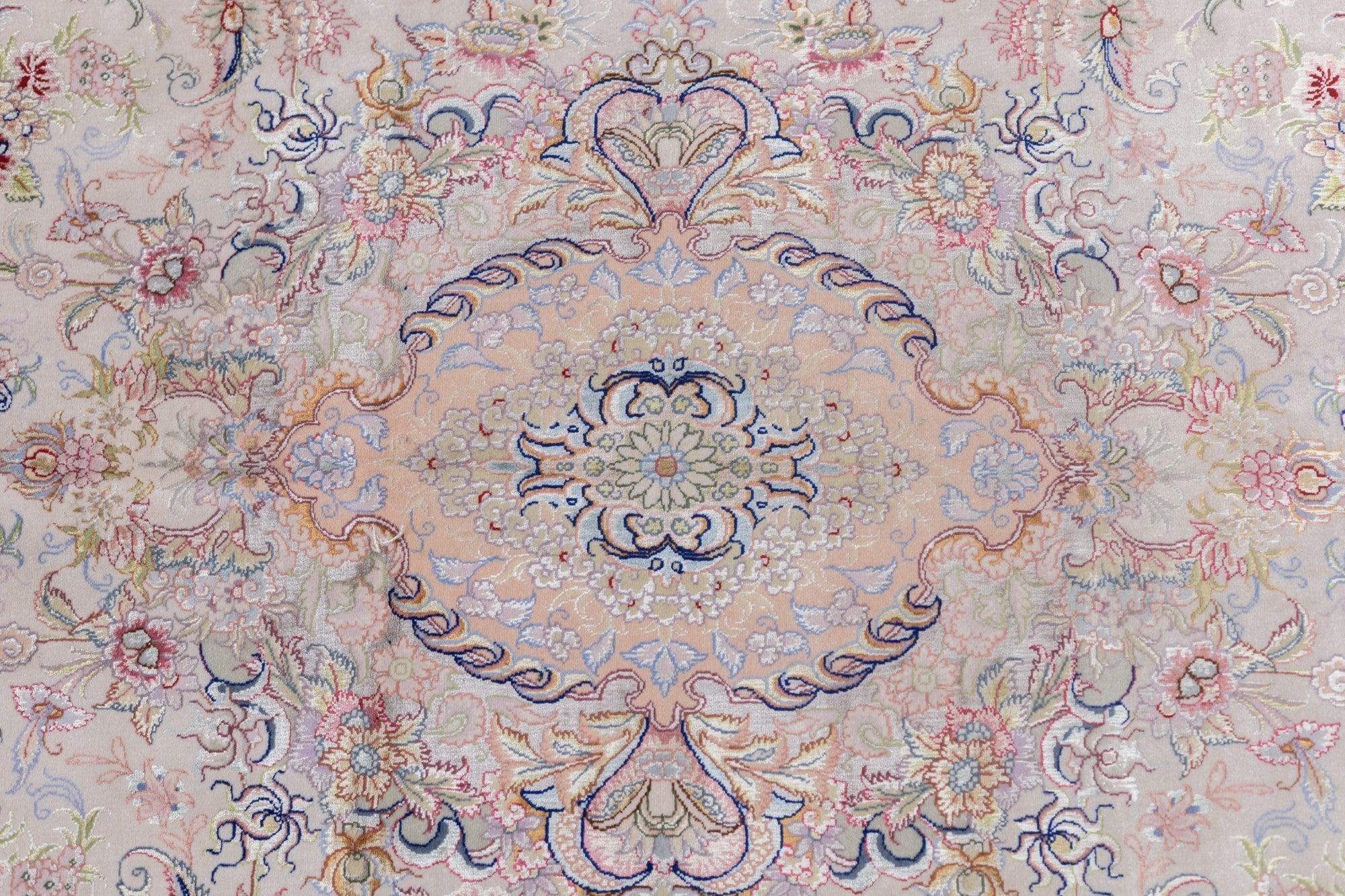 Tappeto persiano Tabriz estremamente fine in lana e seta 4'11'' x 7'1'' in vendita 2