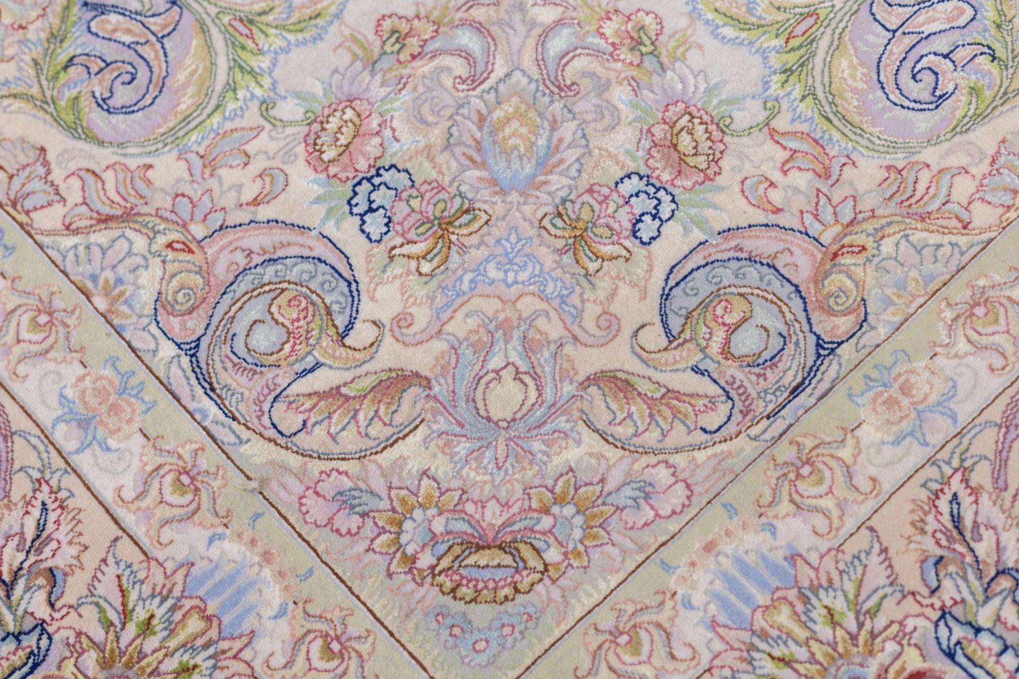 Tappeto persiano Tabriz estremamente fine in lana e seta 4'11'' x 7'1'' in vendita 2