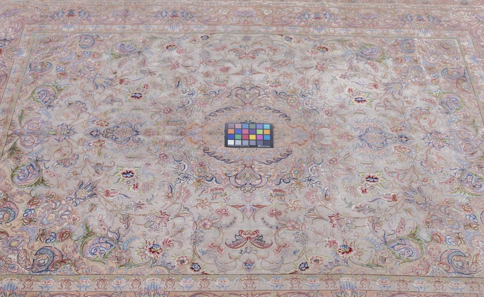 Tappeto persiano Tabriz estremamente fine in lana e seta 4'11'' x 7'1'' in vendita 3