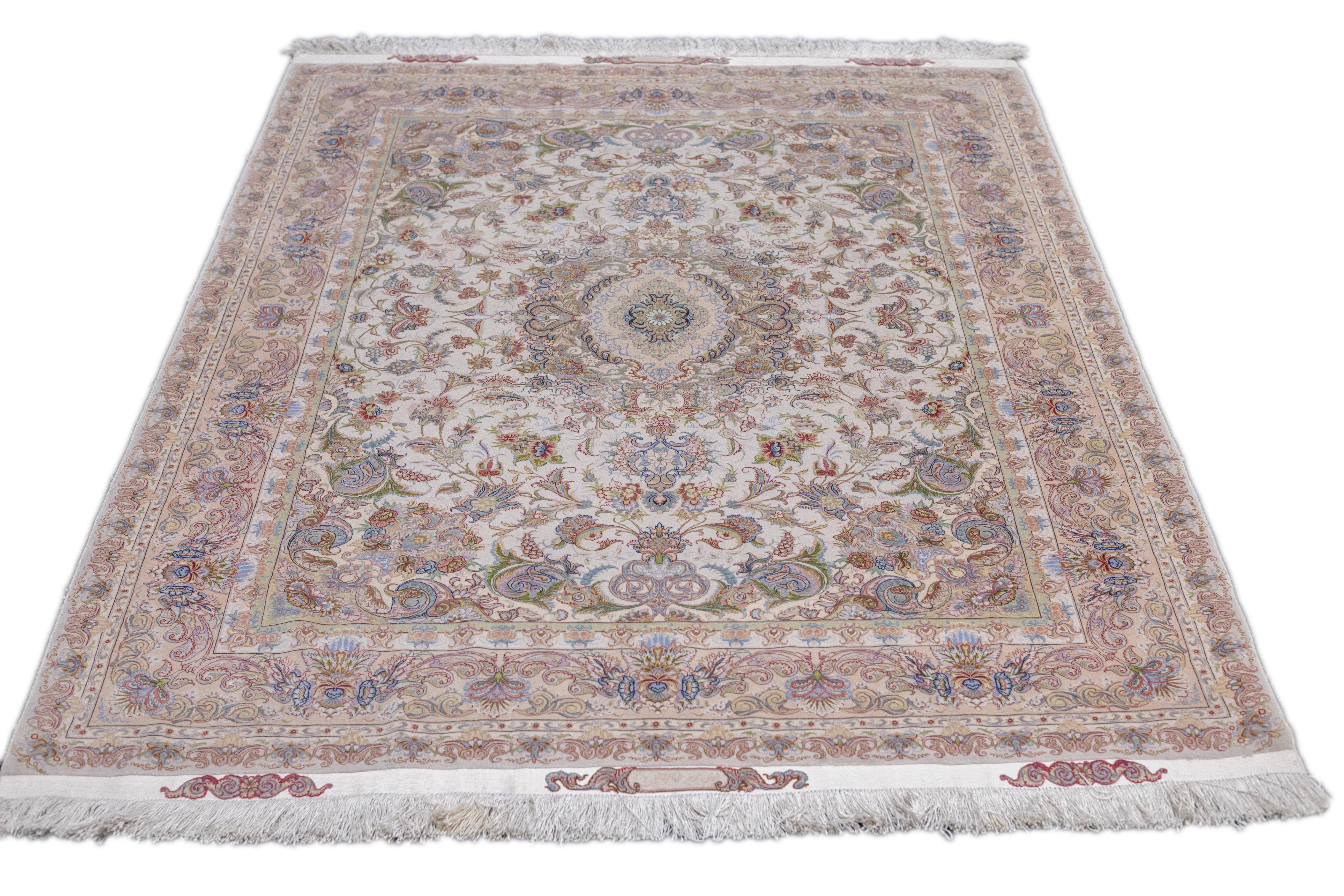 Tappeto persiano Tabriz estremamente fine in lana e seta 4'11'' x 7'1'' in vendita 3