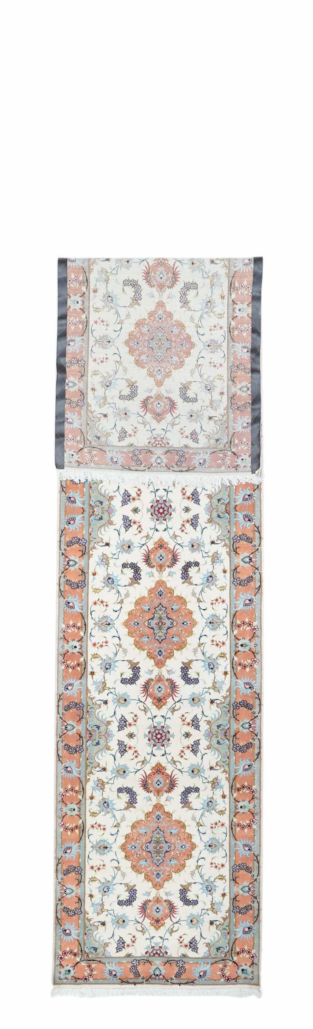 Tabriz Persa Extremadamente Fino Tejido por el Artista Maestro Tejedor. Alfombra de lana y seda 2'9'' x 13'4''.