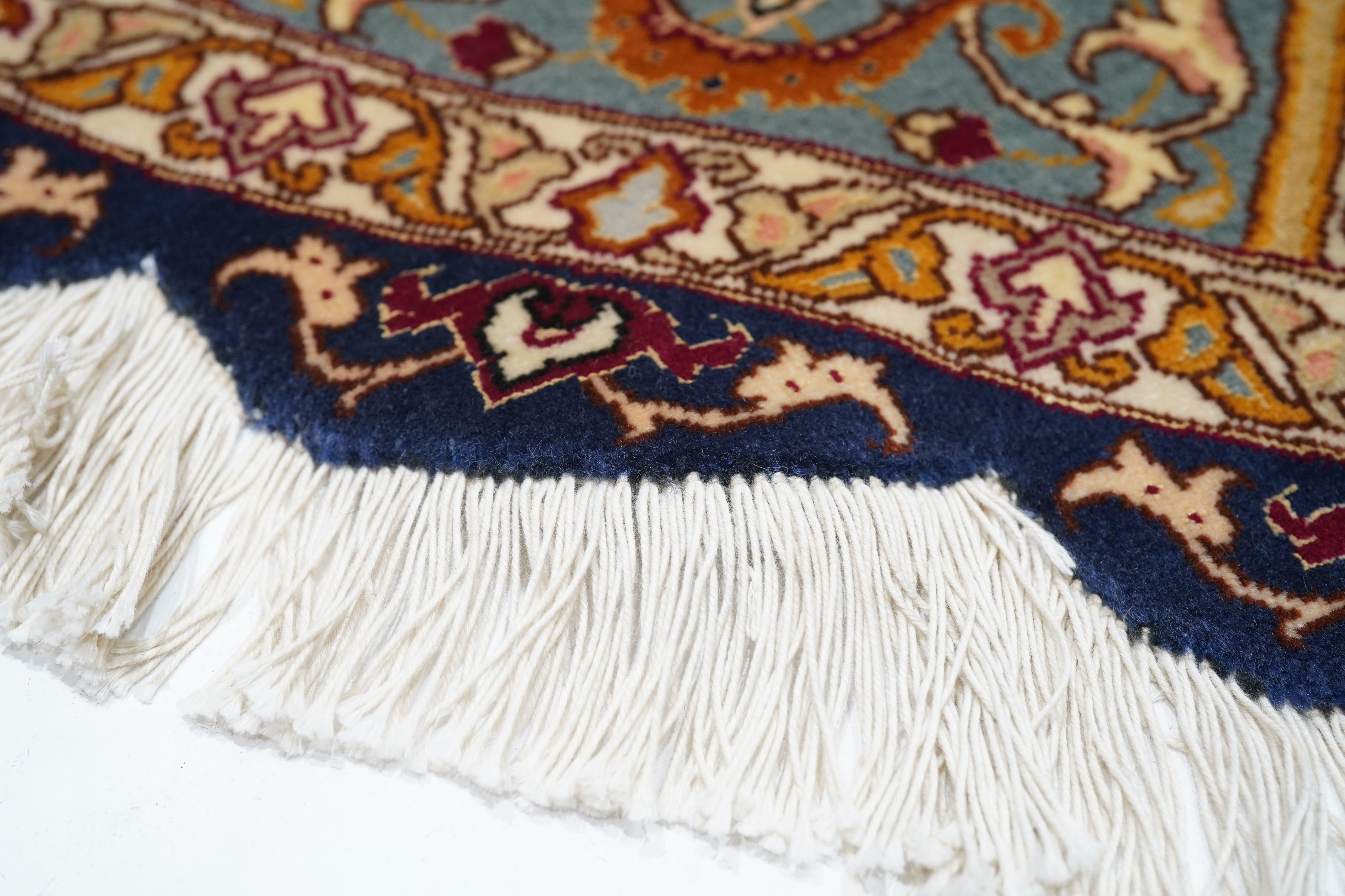 XX secolo Tappeto persiano Tabriz estremamente fine, tessuto dall'artista Master Weaver in lana e seta in vendita
