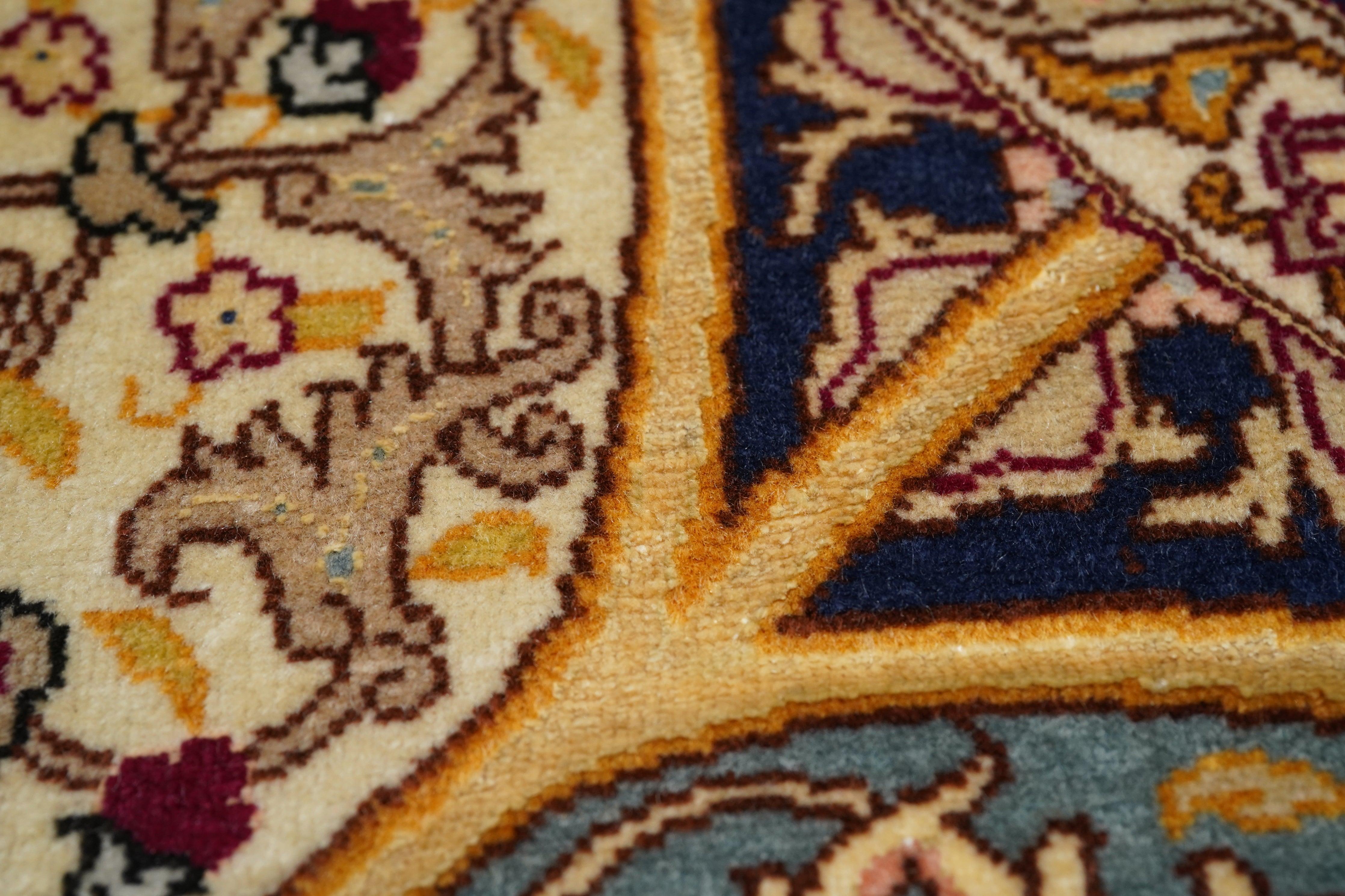 Lana Tappeto persiano Tabriz estremamente fine, tessuto dall'artista Master Weaver in lana e seta in vendita
