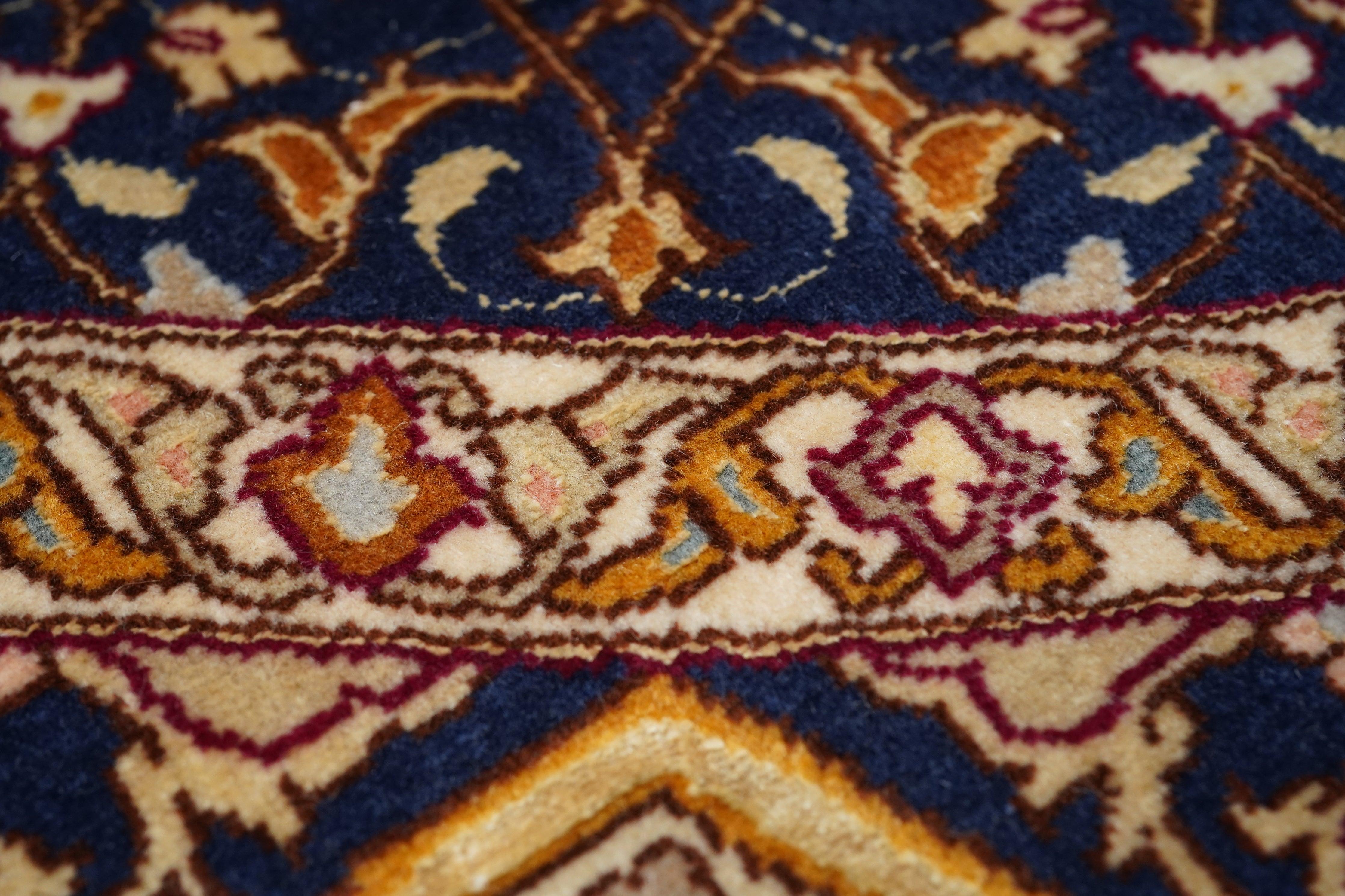 Tappeto persiano Tabriz estremamente fine, tessuto dall'artista Master Weaver in lana e seta in vendita 1