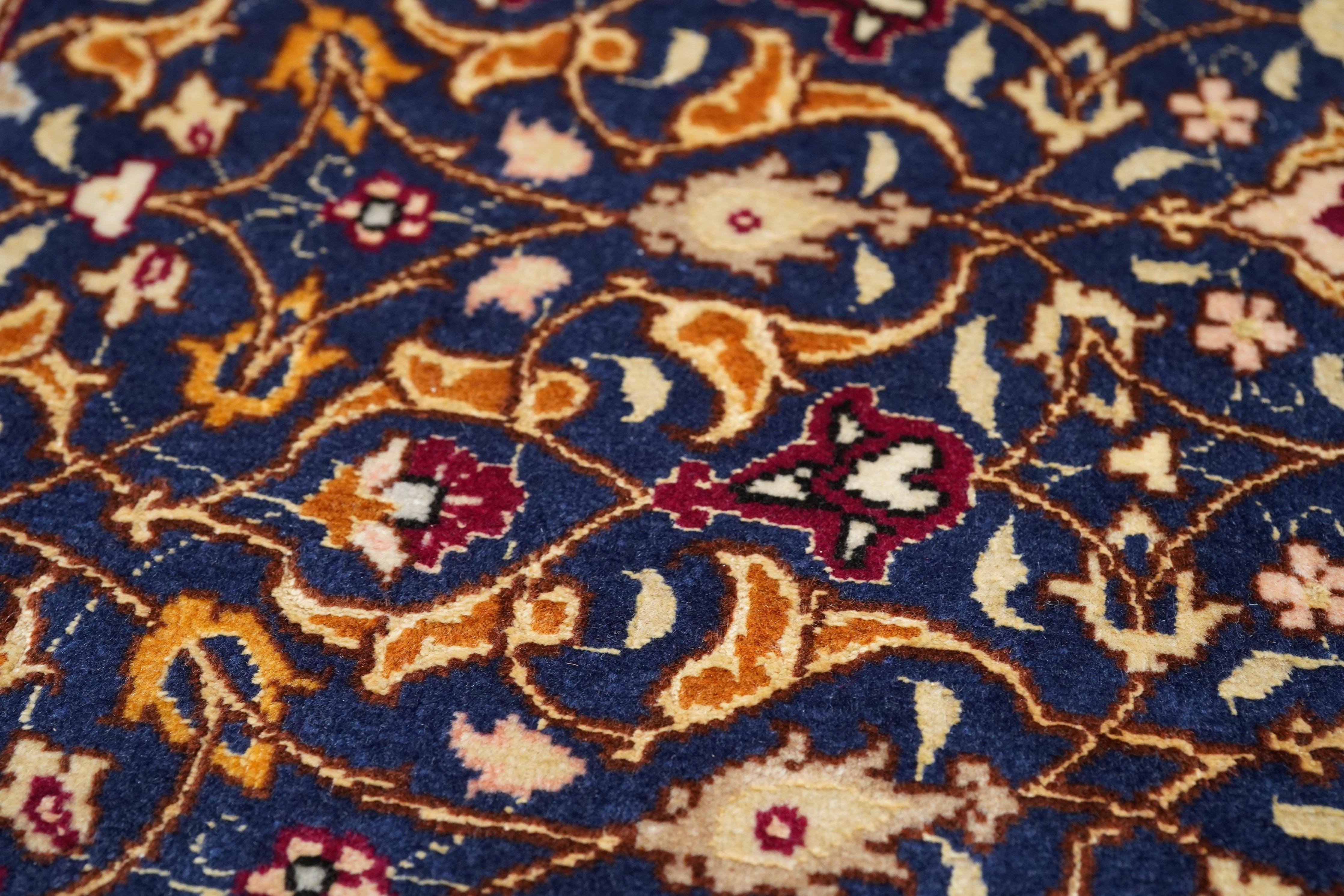 Tappeto persiano Tabriz estremamente fine, tessuto dall'artista Master Weaver in lana e seta in vendita 3