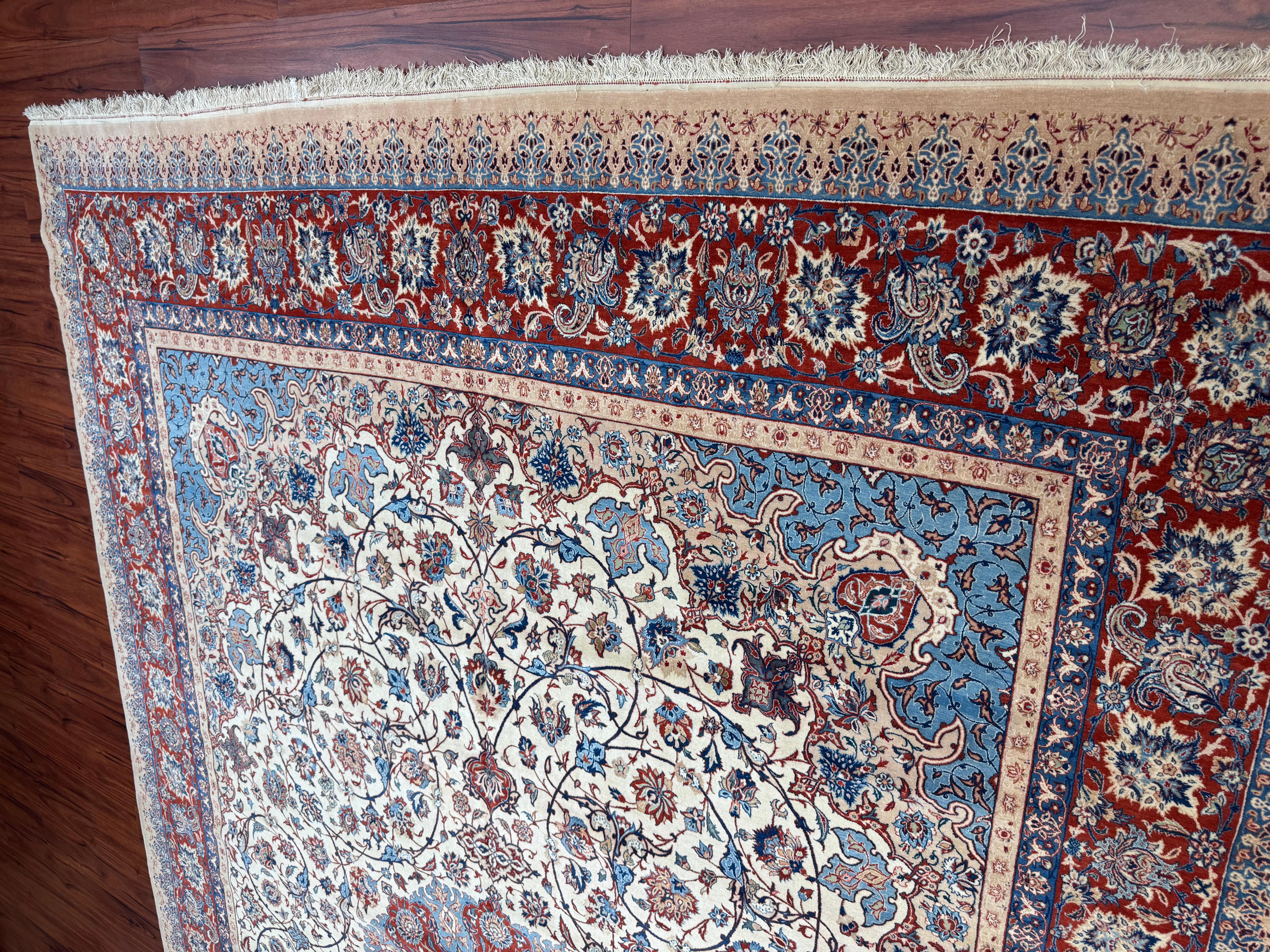 Tappeto persiano Isfahan semi-antico estremamente fine in vendita 4