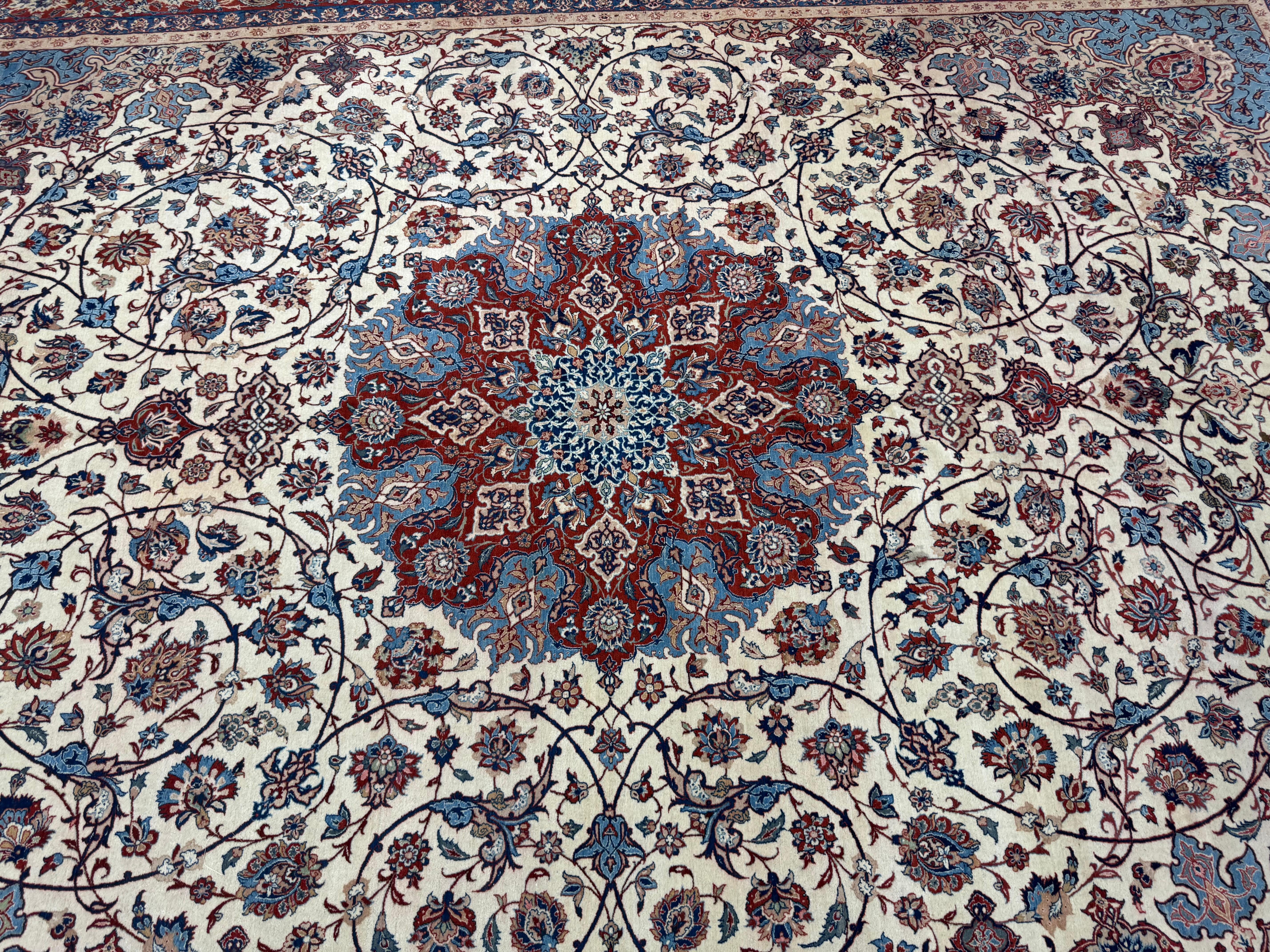 Tappeto persiano Isfahan semi-antico estremamente fine in vendita 6