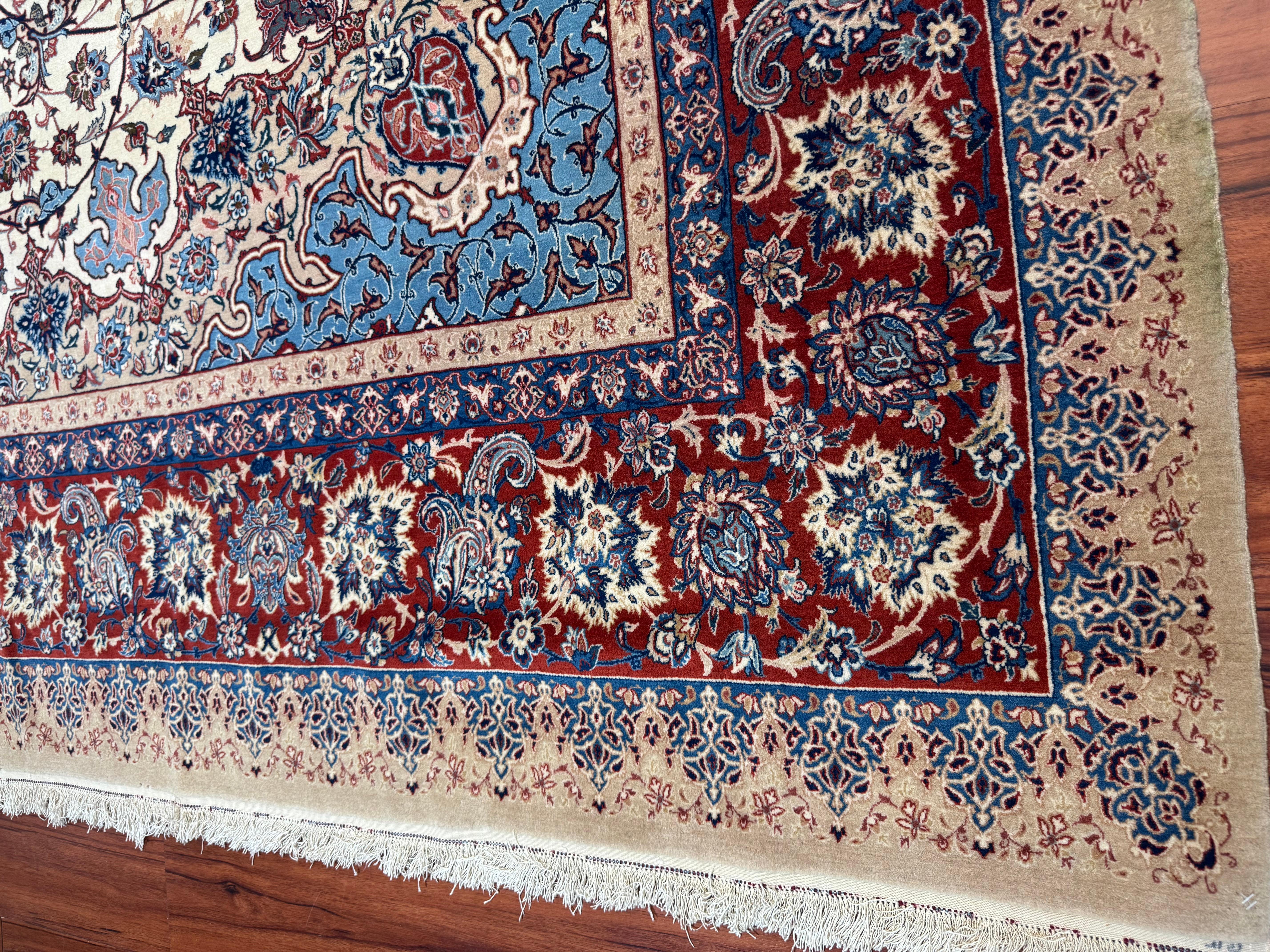 Persiano Tappeto persiano Isfahan semi-antico estremamente fine in vendita