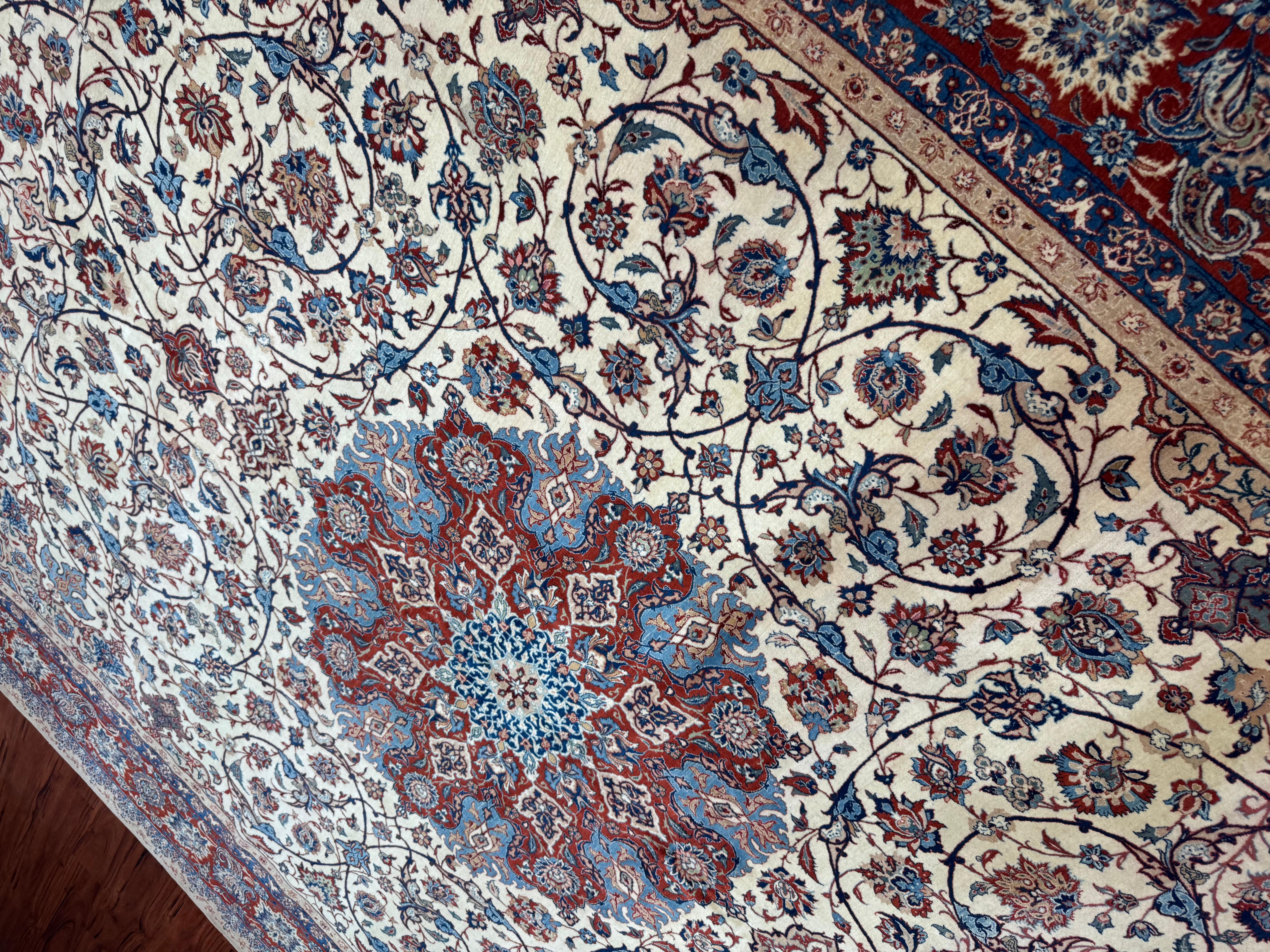 Tappeto persiano Isfahan semi-antico estremamente fine In condizioni ottime in vendita a Gainesville, VA