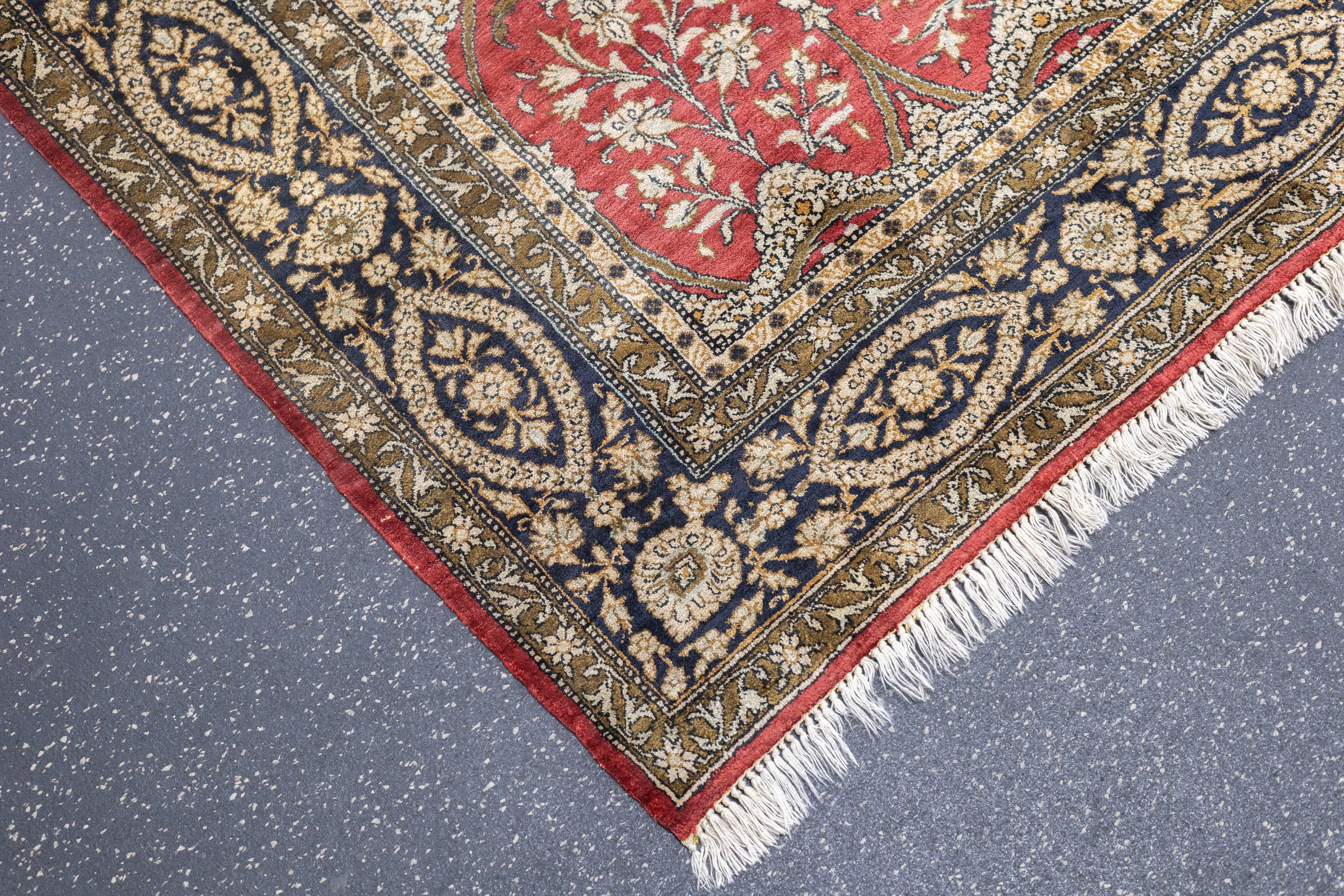 Persiano Tappeto Qum persiano in seta estremamente fine 4'7'' x 7'1'' in vendita