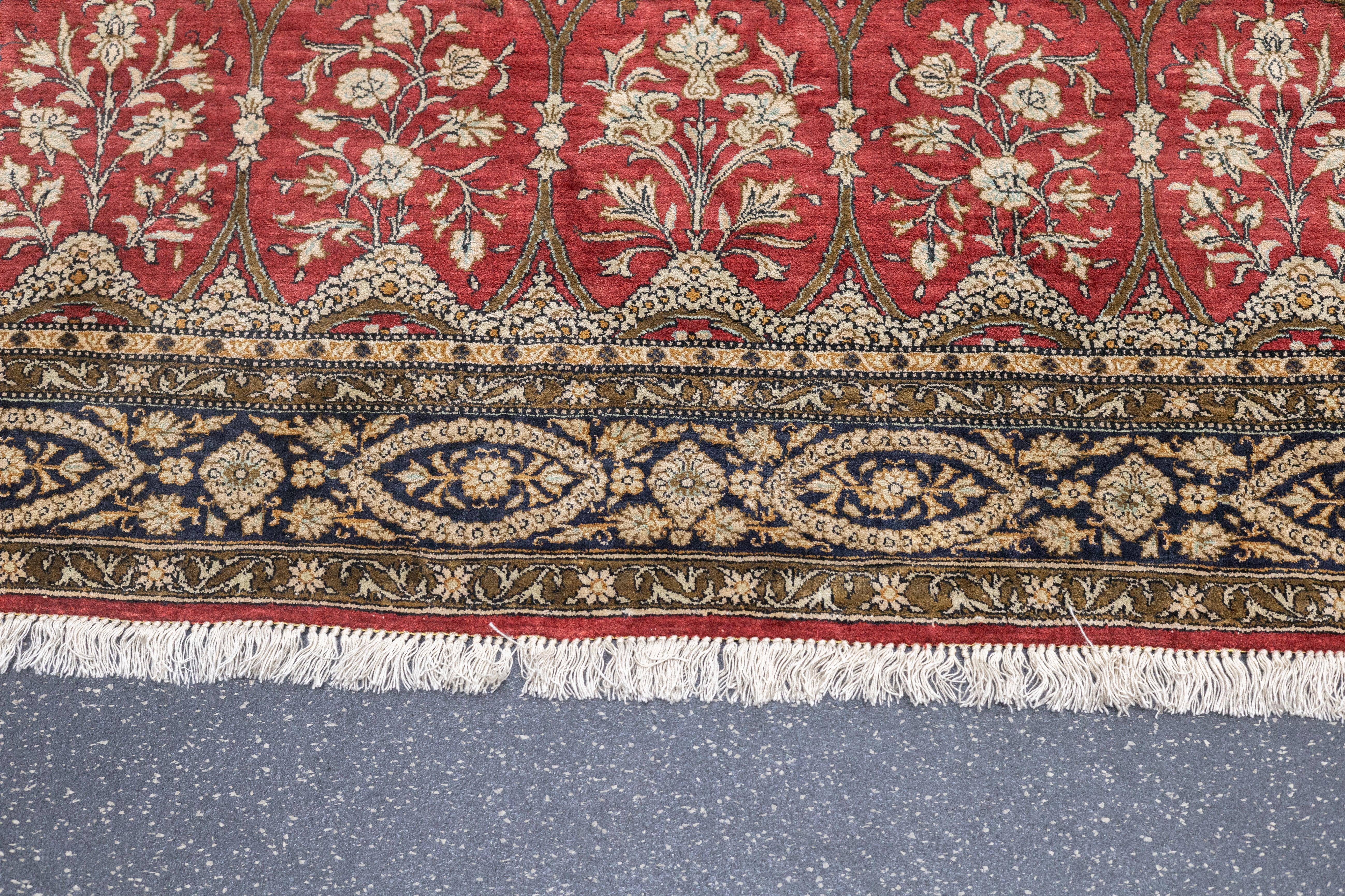 Annodato a mano Tappeto Qum persiano in seta estremamente fine 4'7'' x 7'1'' in vendita