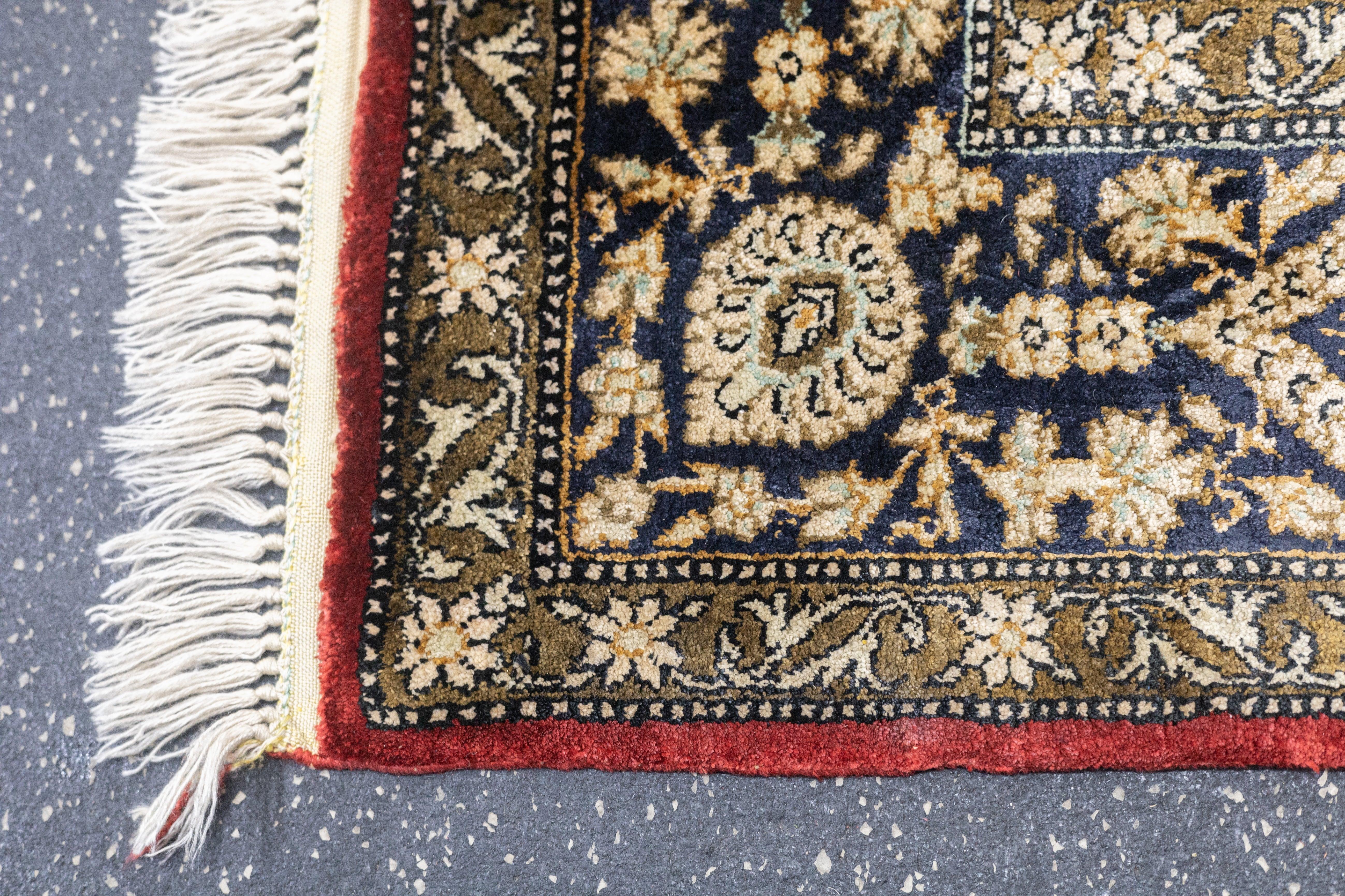 Tappeto Qum persiano in seta estremamente fine 4'7'' x 7'1'' In condizioni ottime in vendita a New York, NY