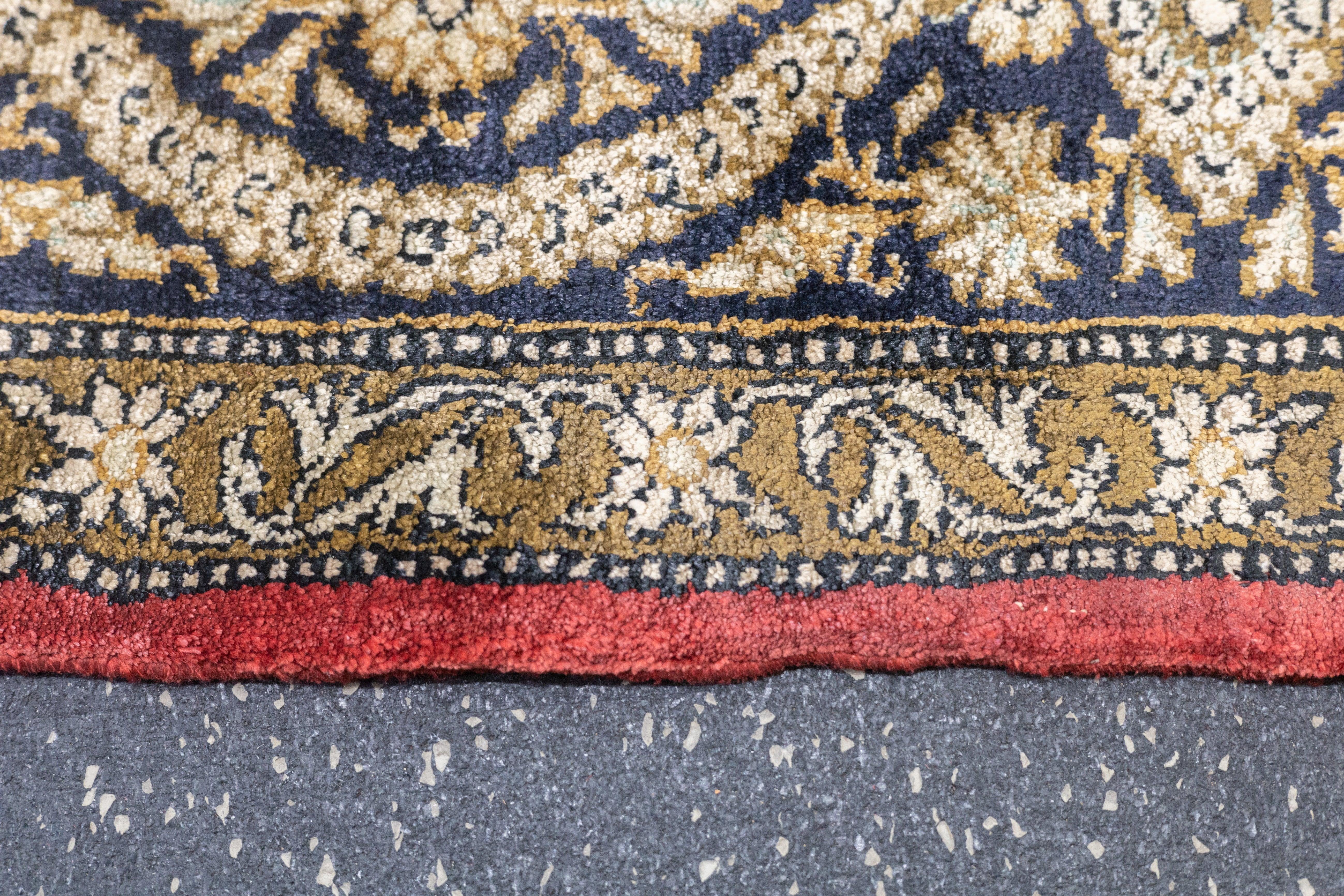 XX secolo Tappeto Qum persiano in seta estremamente fine 4'7'' x 7'1'' in vendita
