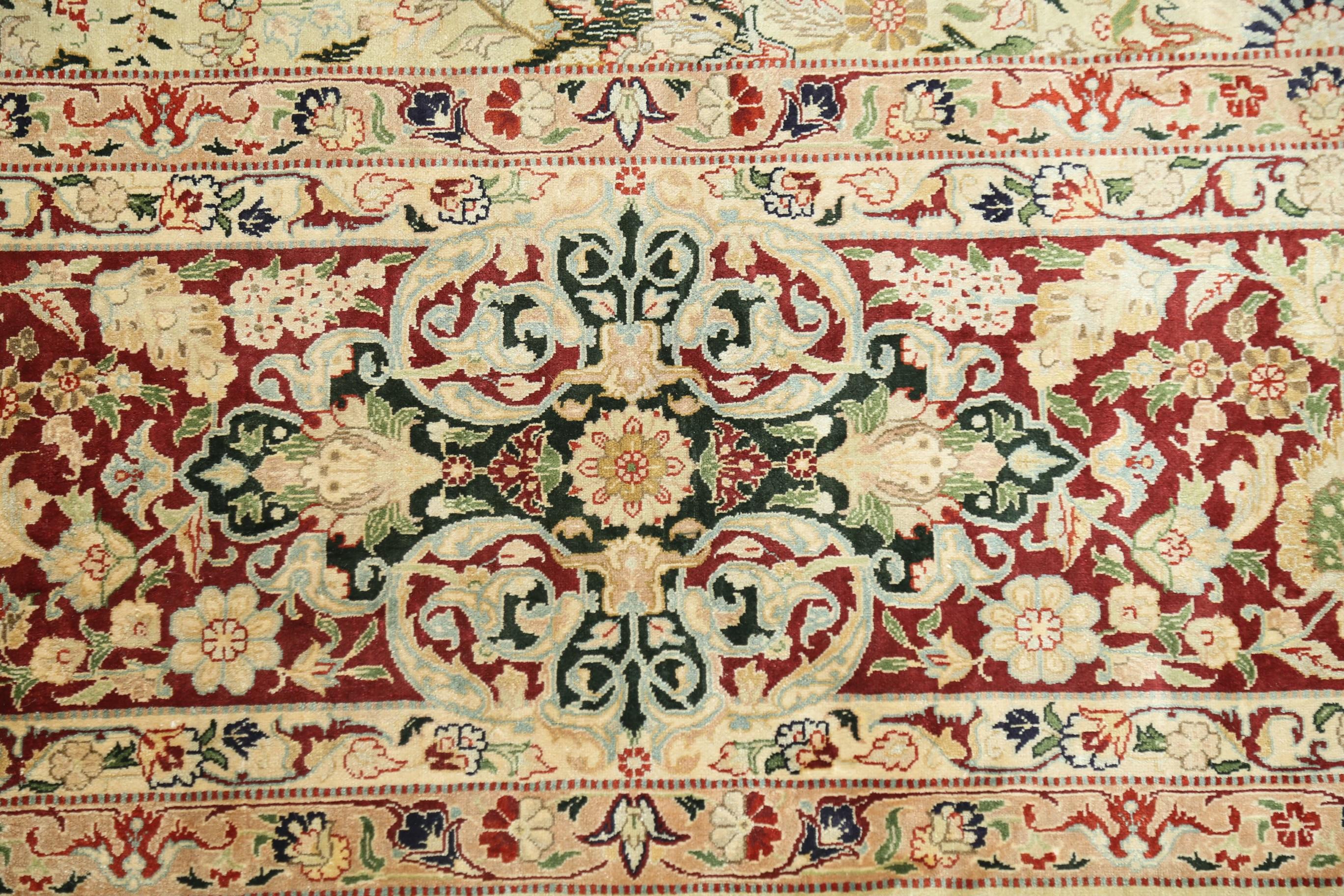 Extremely Fine Sino Hereke Silk Rug In Excellent Condition For Sale In Gainesville, VA
