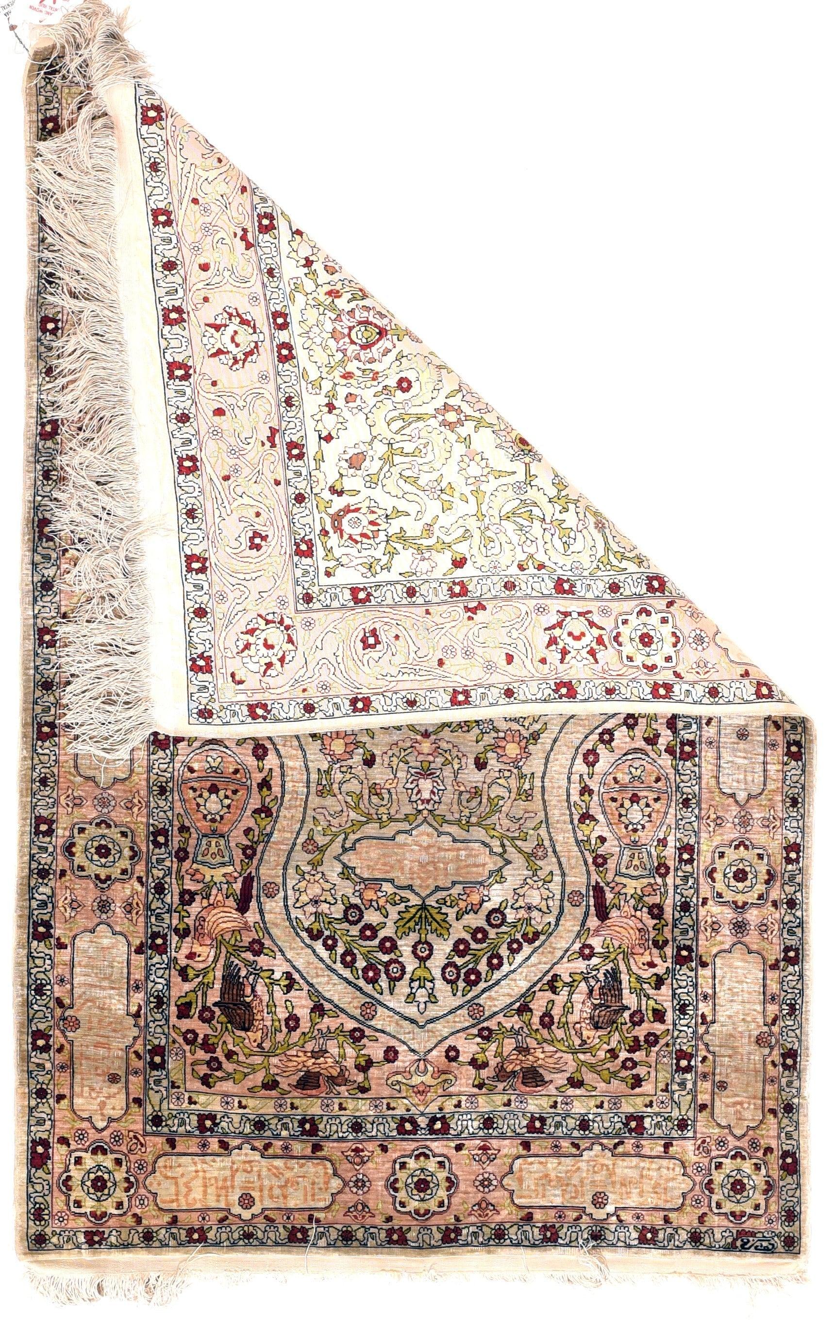 Tappeto Herekeh in seta turca estremamente fine 2'7'' x 4'0''.
  