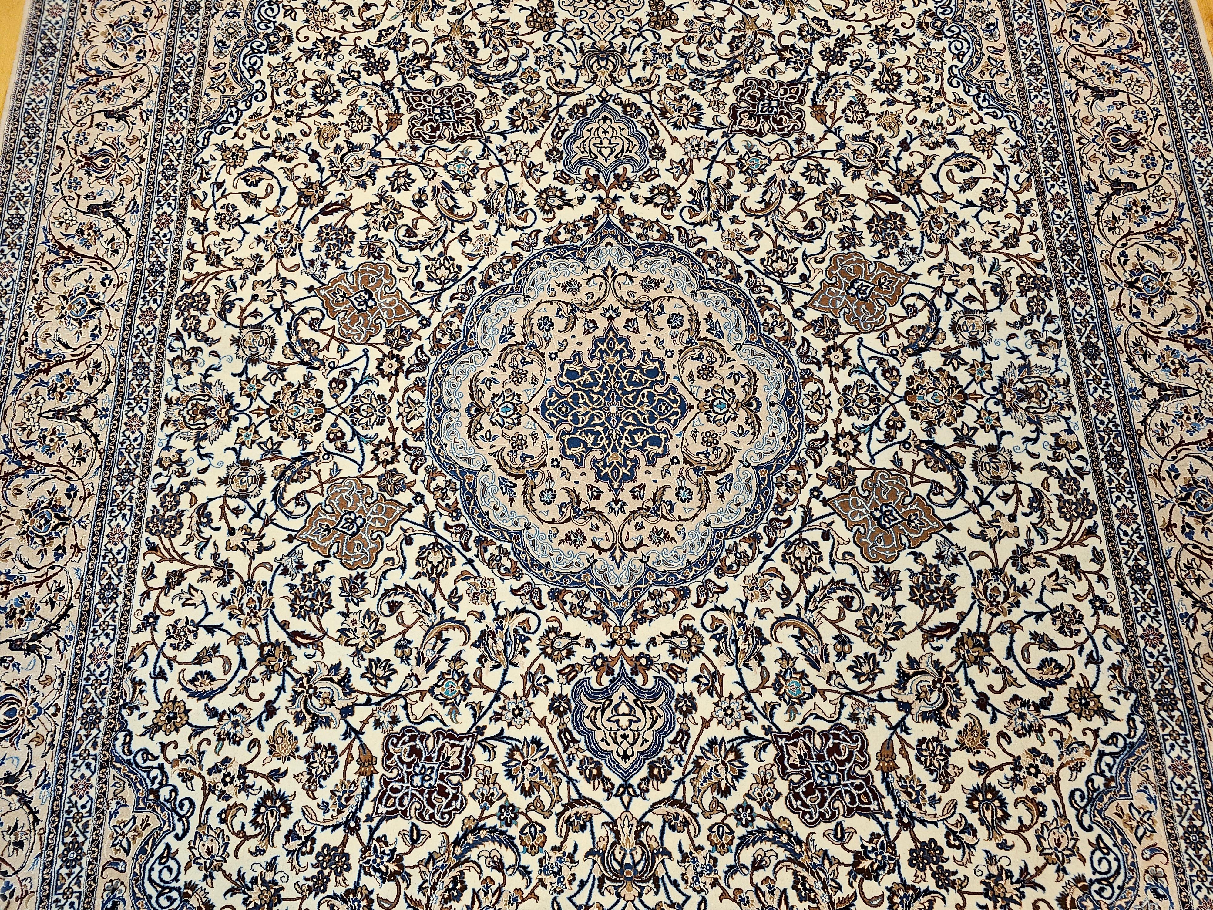 Extremely Fine Weave Persian Nain Habibian in Floral Pattern with Silk Highlight In Excellent Condition For Sale In Barrington, IL