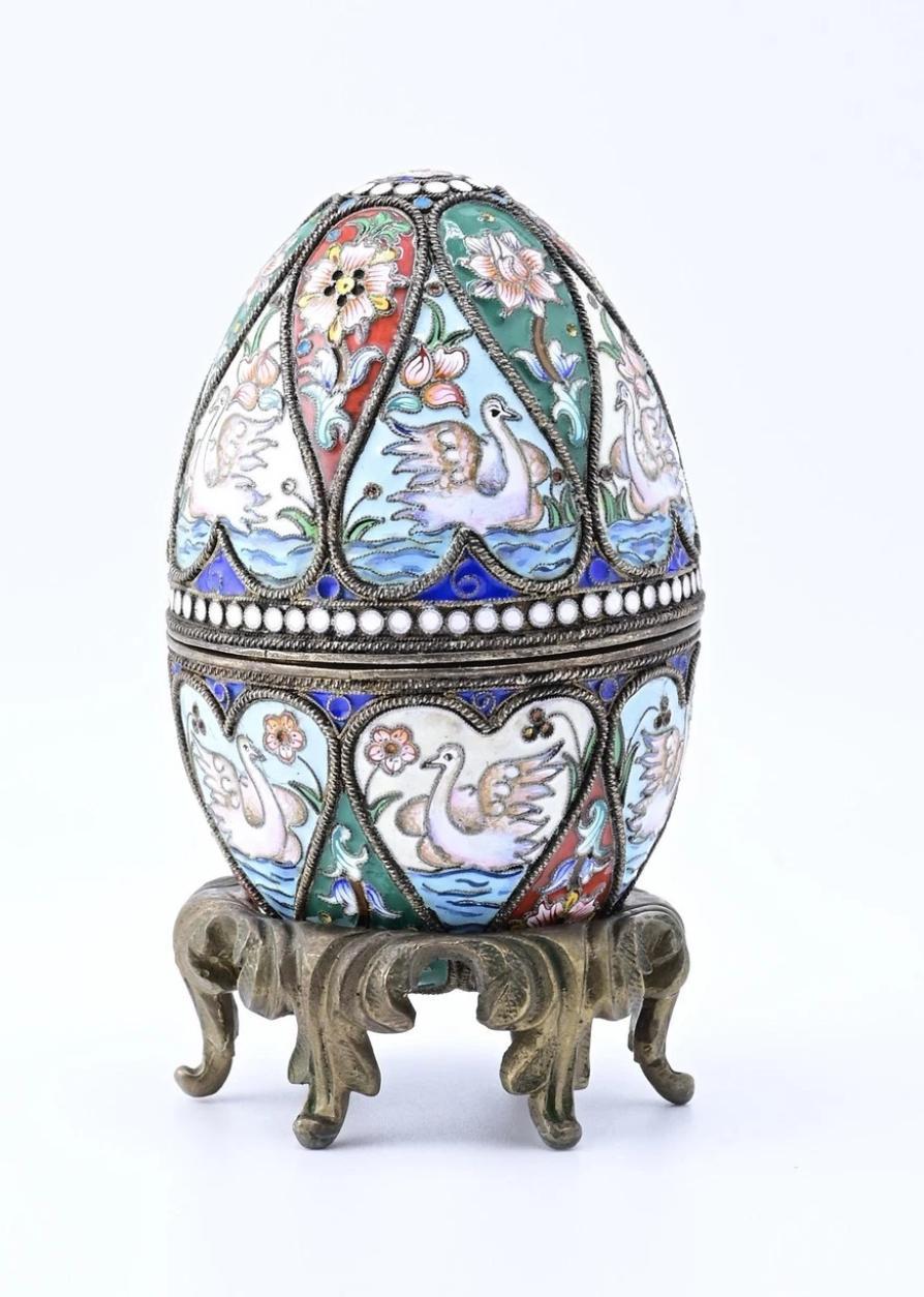 Extremely Gorgeous Russian Enamel Egg With Fabulous Swans In Good Condition In Media, PA