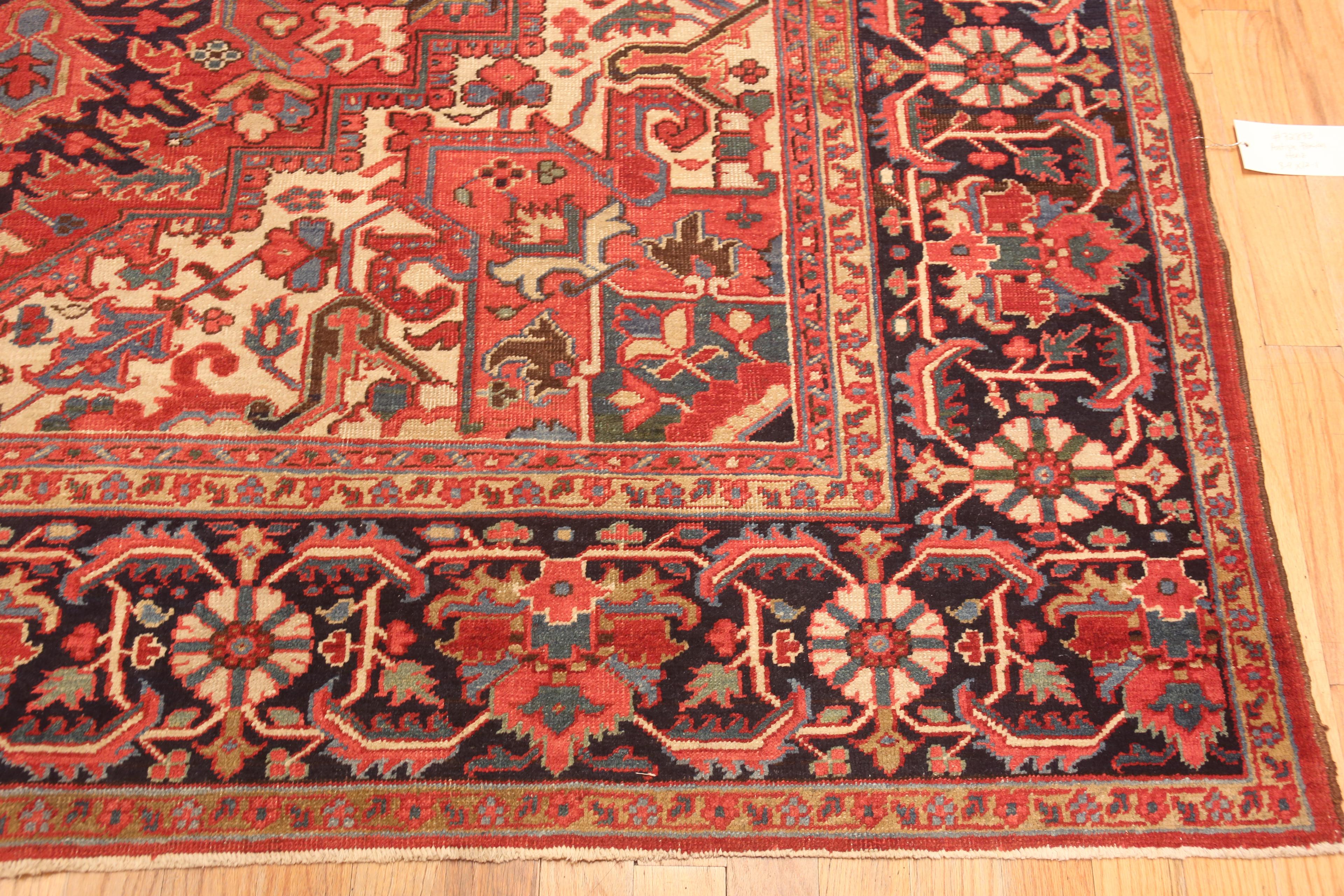 Tappeto Heriz persiano con medaglione rosso antico estremamente impressionante 8'9