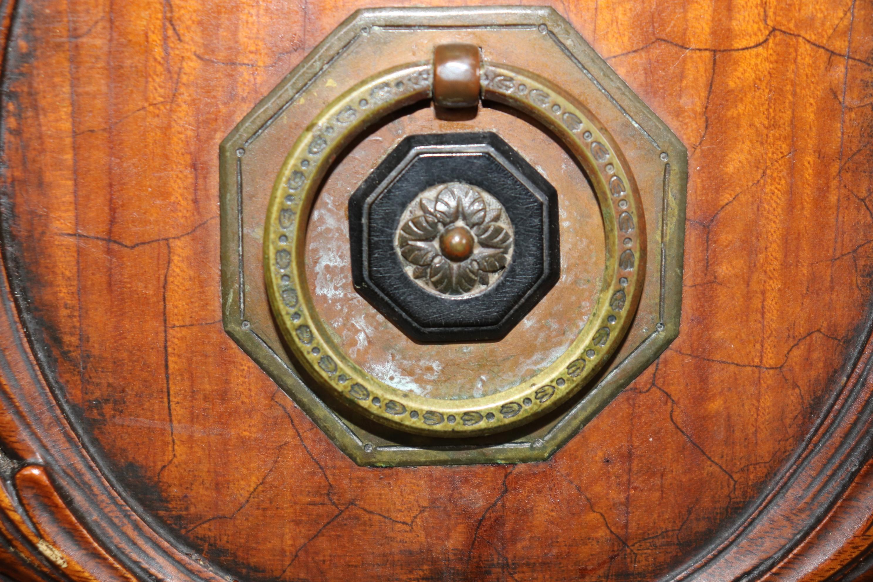 Enfilade Demilune extrêmement grand en bois de citronnier peint par Adams en vente 4