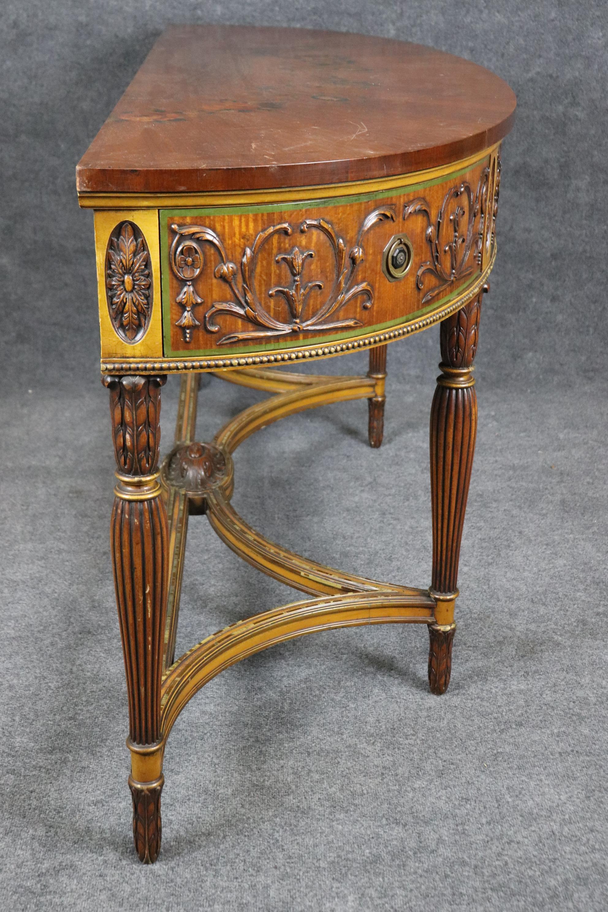 Enfilade Demilune extrêmement grand en bois de citronnier peint par Adams Bon état - En vente à Swedesboro, NJ