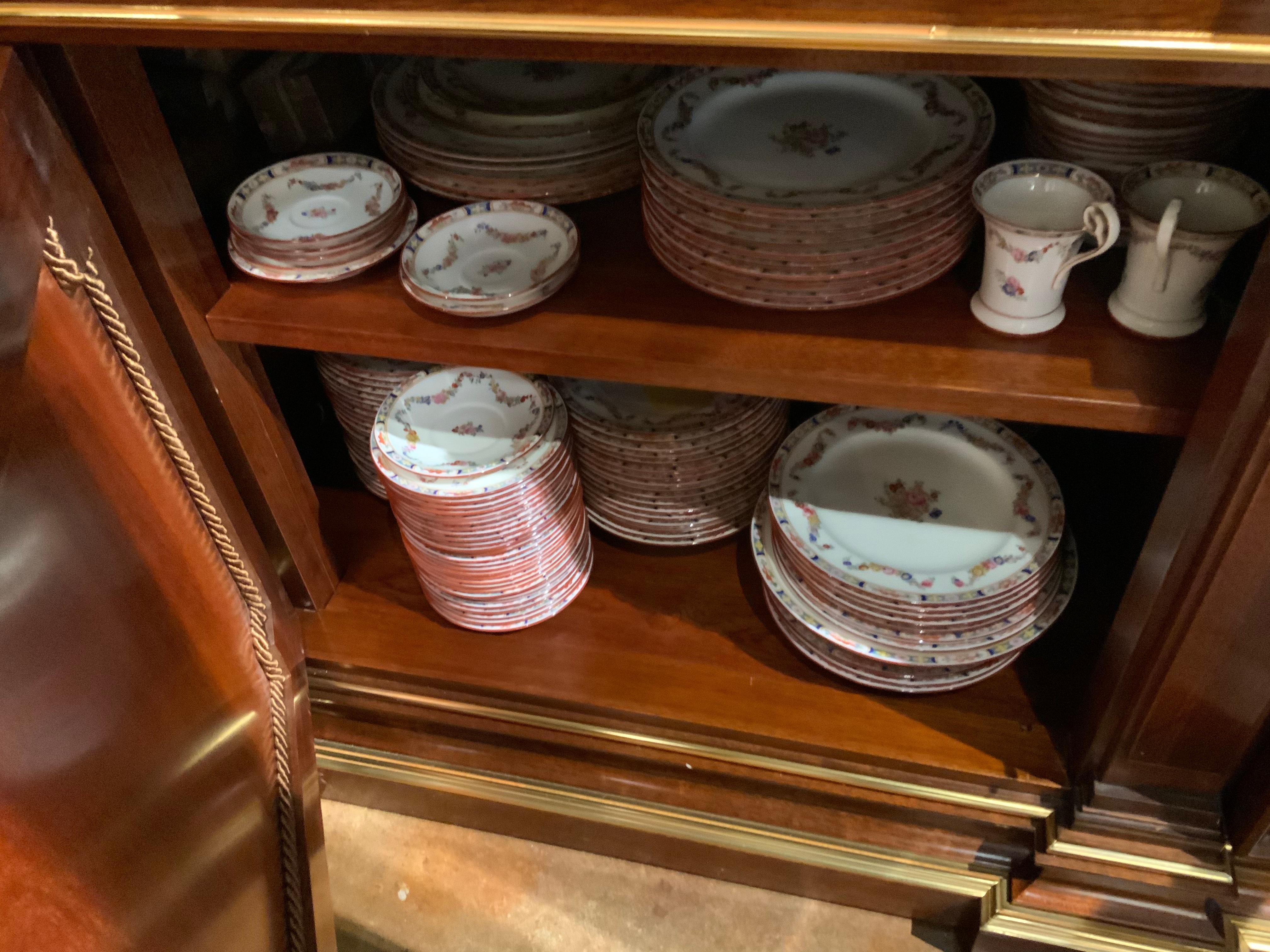  Large Set of Fine English Minton Rose China, Total of 341 Pieces In Good Condition For Sale In Houston, TX