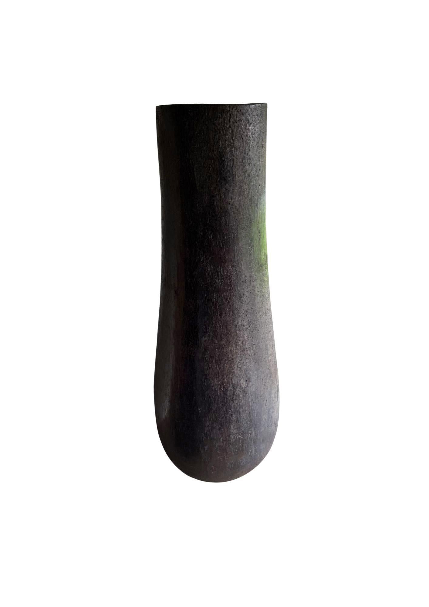 Indonesiano Fioriera scultorea in legno di palma estremamente grande, moderna e organica in vendita