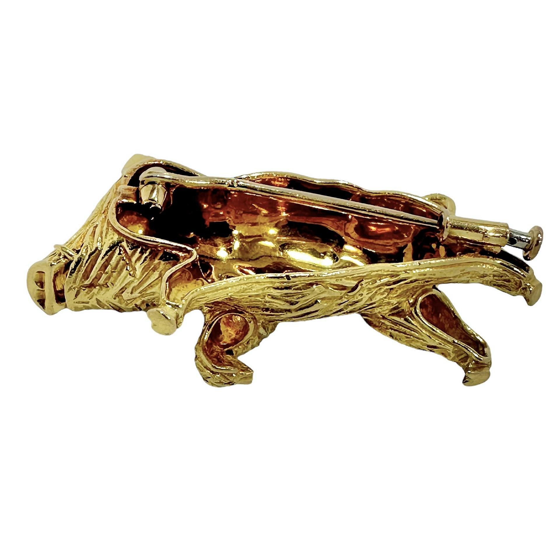 Modern Extremely Lifelike French 18k Gold Wild Boar Brooch For Sale