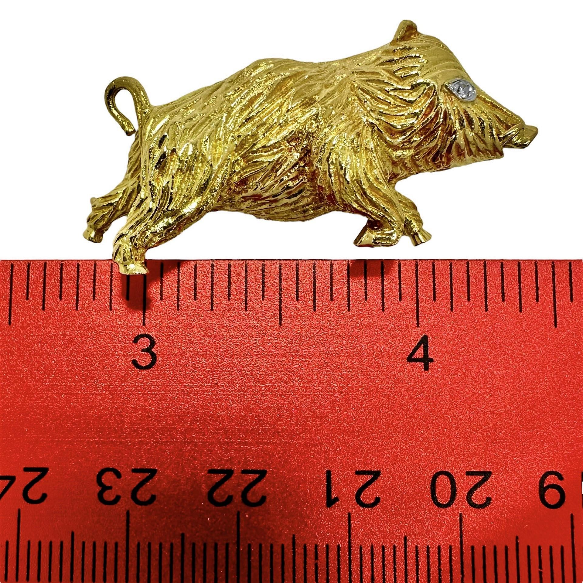 Women's or Men's Extremely Lifelike French 18k Gold Wild Boar Brooch For Sale