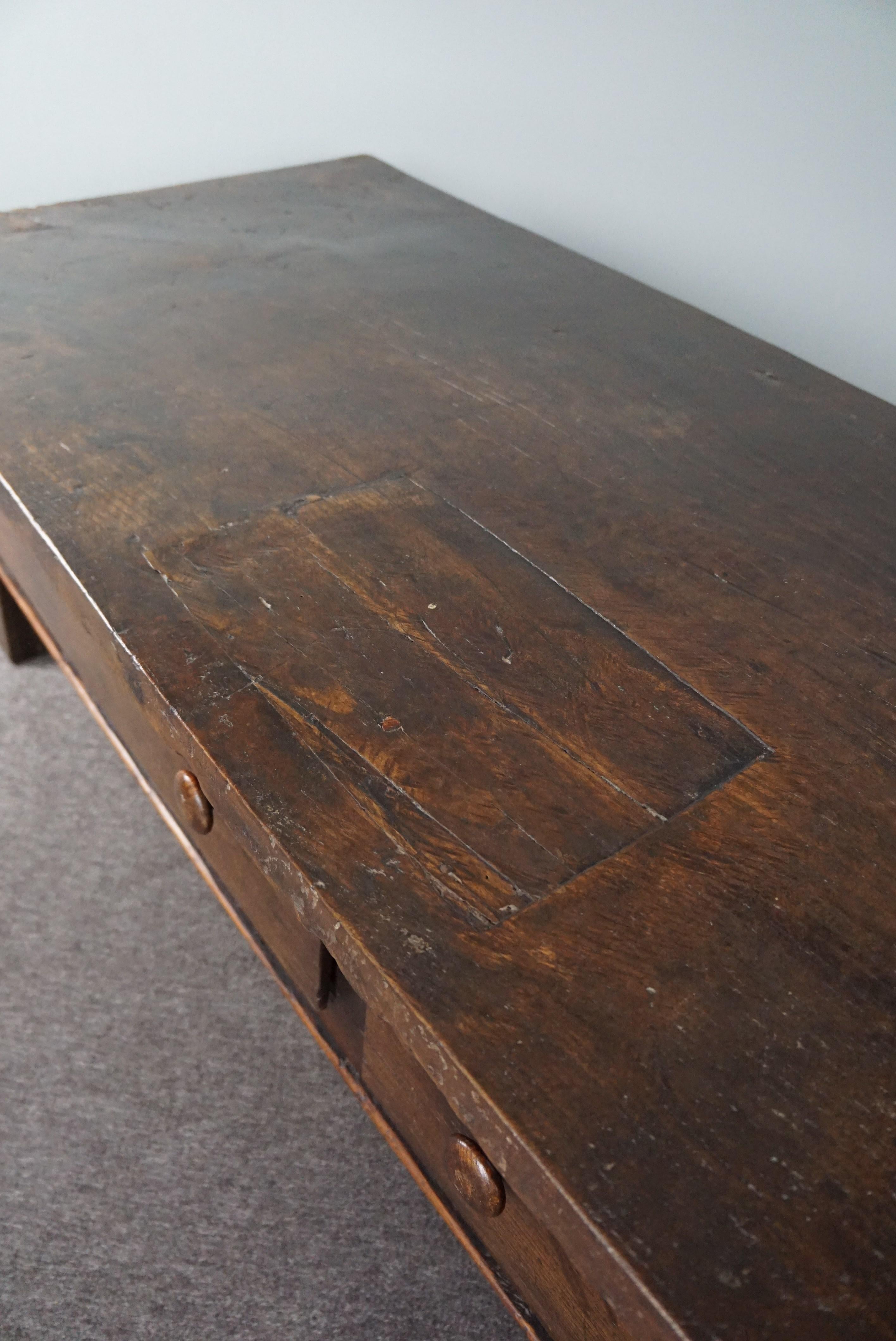 Extremely long antique French coffee table from the early 1800s For Sale 2