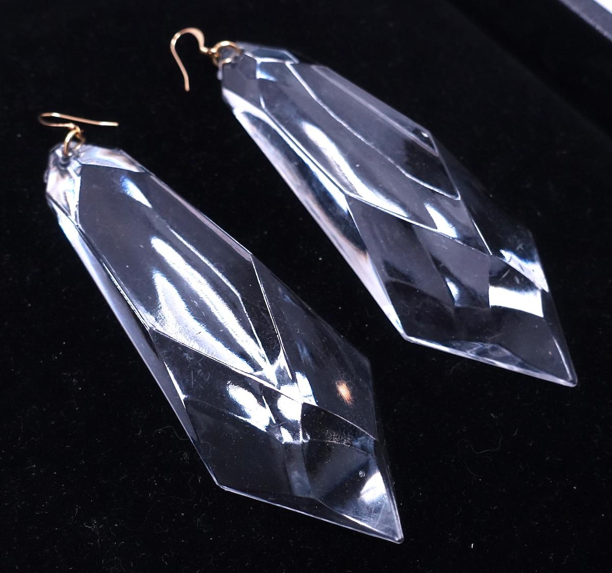 These Kenneth Jay Lane earrings are extremely long made of faceted clear Lucite with gold tone ear wires.  In excellent condition, these pierced earrings measure 4-7/8” x 1-3/4”.