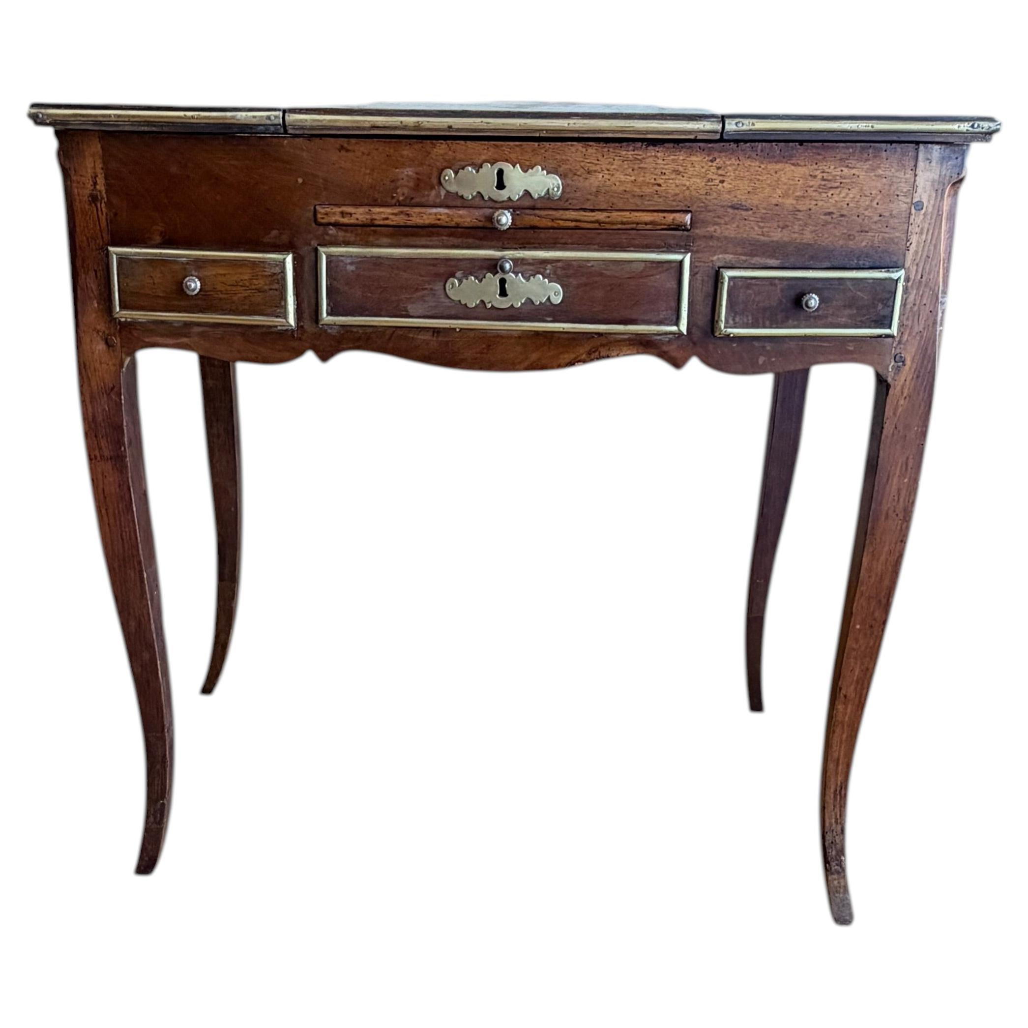 «Table de coiffeuse» provincial francesa del siglo XVIII, extremadamente rara en venta