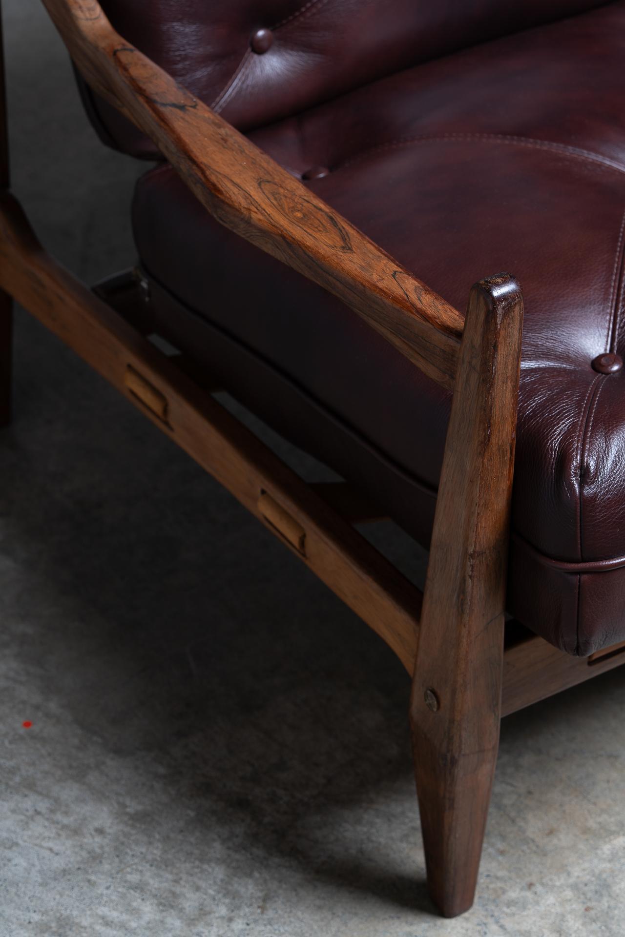 A standout of Brazilian mid-century design, this 1960s “Saci” sofa by Jean Gillon for WoodArt is an exceptionally rare find—the only known example currently available for sale worldwide.

Expertly crafted from solid Brazilian rosewood (Jacaranda),