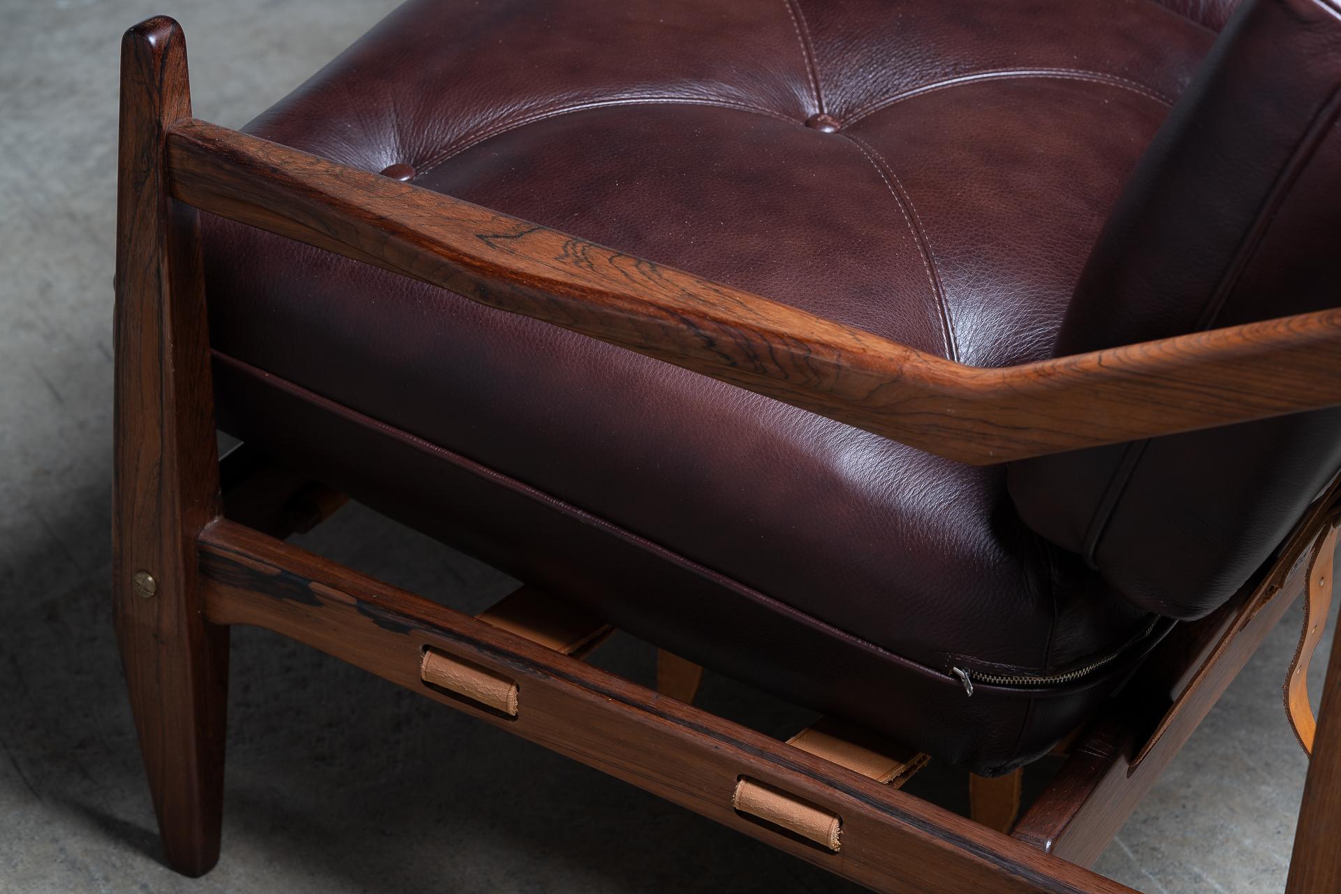 Extremely Rare 1960s “Saci” Sofa by Jean Gillon for WoodArt in Solid Jacaranda For Sale 4